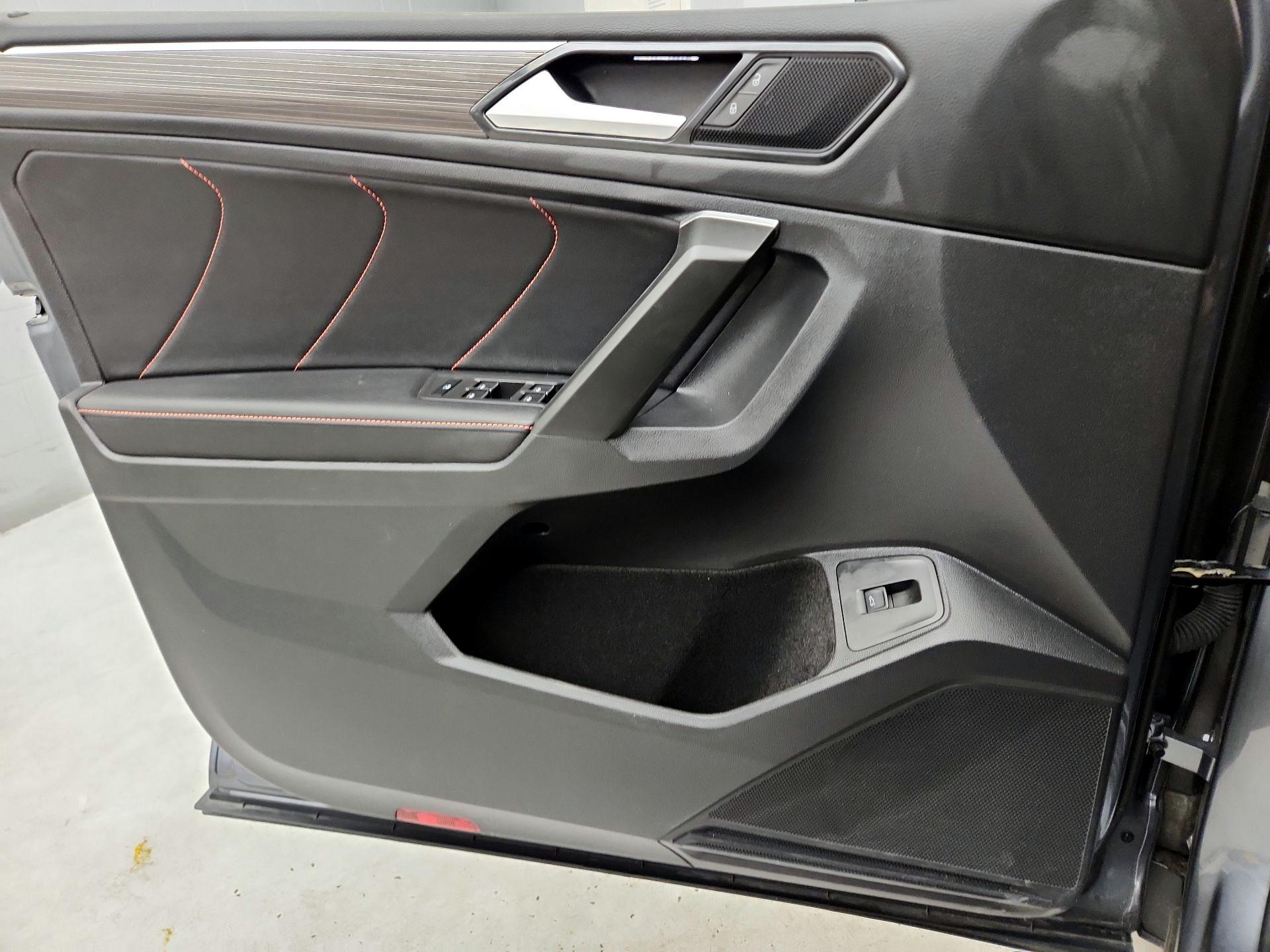 Thumbnail: 2024 Volkswagen Tiguan - 12