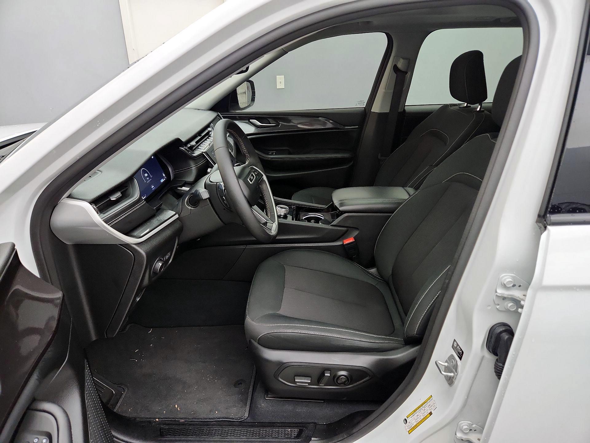 Thumbnail: 2023 Jeep Grand Cherokee - 11