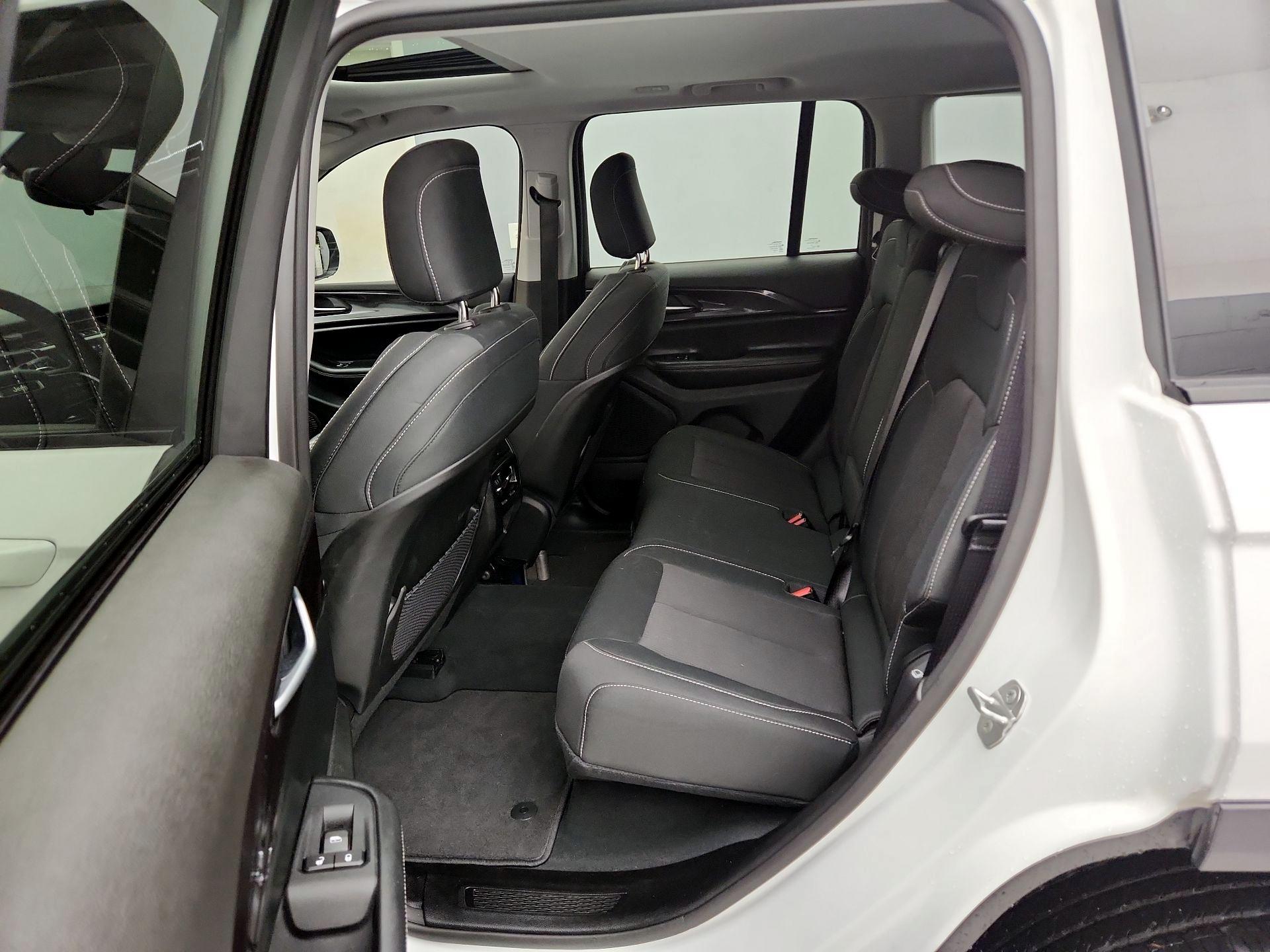 Thumbnail: 2023 Jeep Grand Cherokee - 20