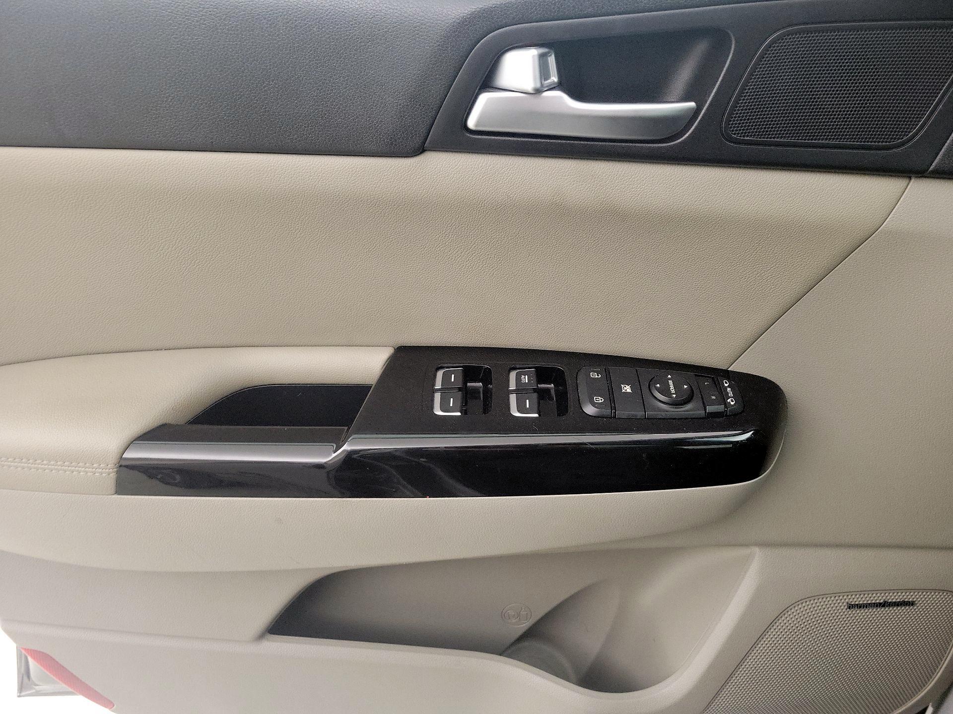 Thumbnail: 2020 Kia Sportage - 12