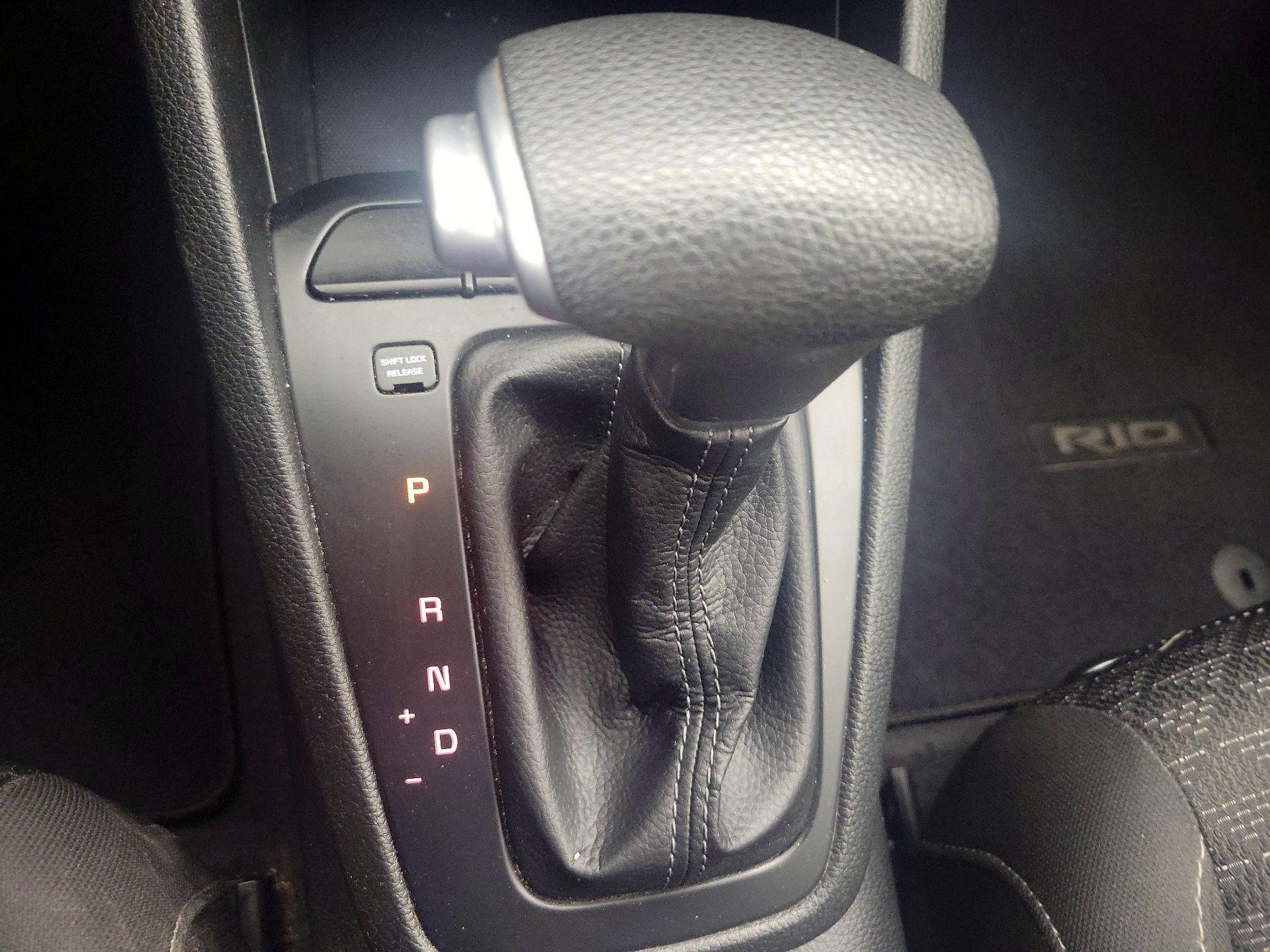 Thumbnail: 2019 Kia Rio - 17