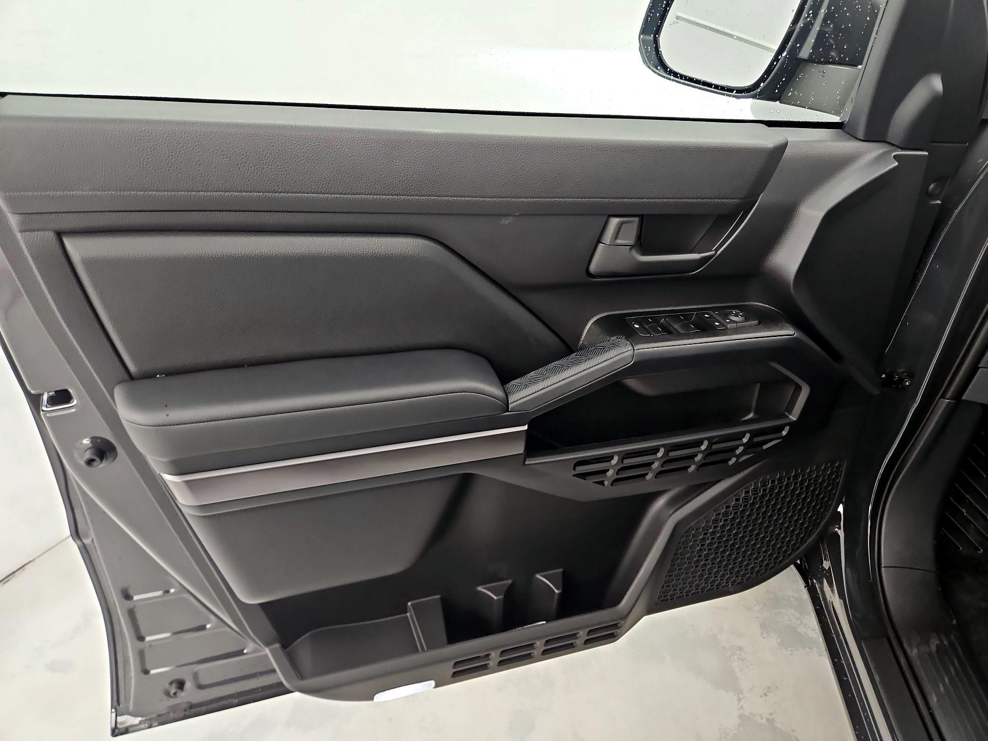 Thumbnail: 2025 Toyota 4Runner - 12