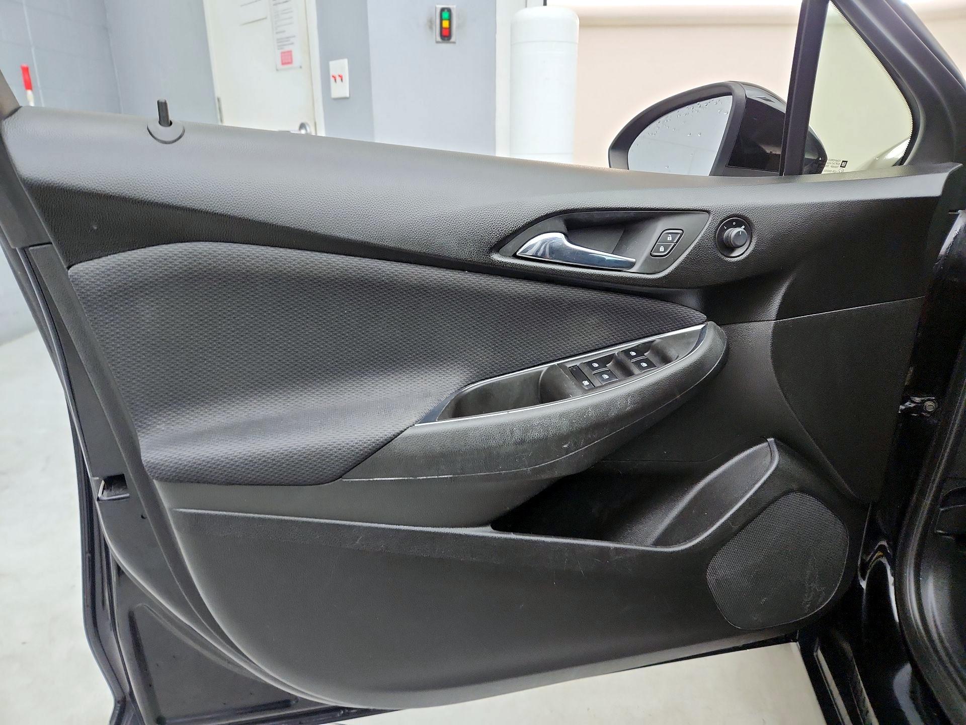 Thumbnail: 2017 Chevrolet Cruze - 12