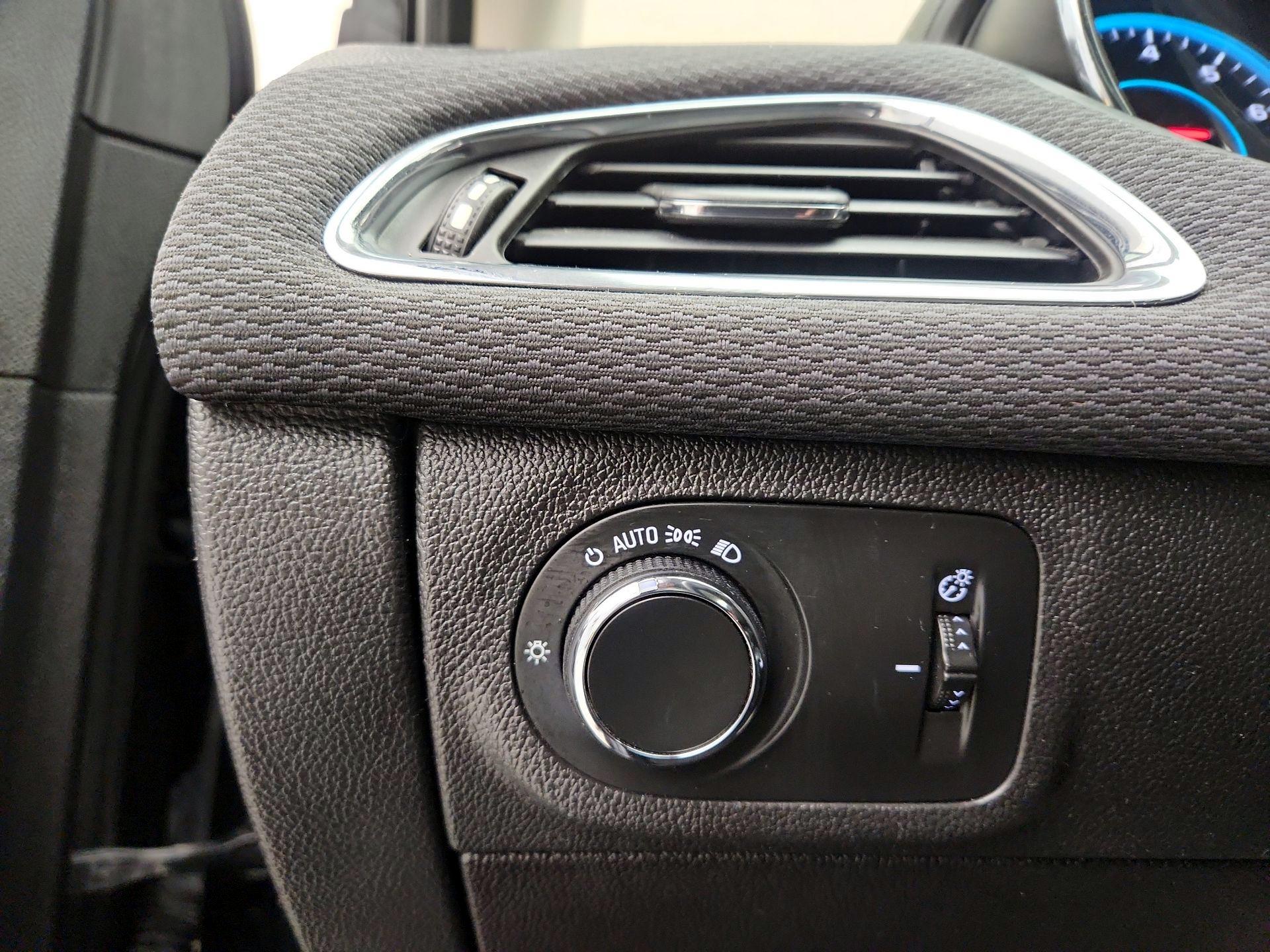 Thumbnail: 2017 Chevrolet Cruze - 13