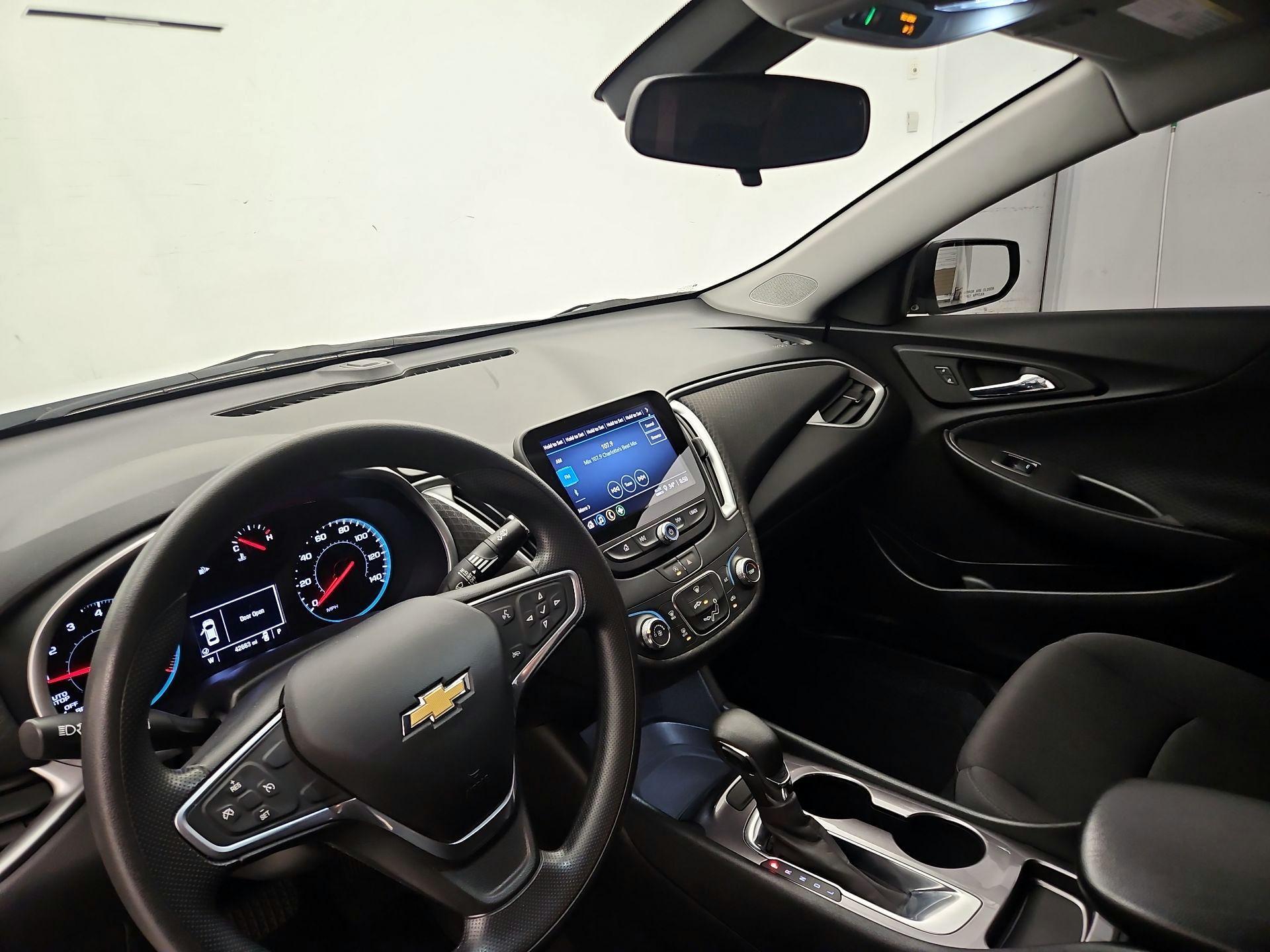 Thumbnail: 2022 Chevrolet Malibu - 9