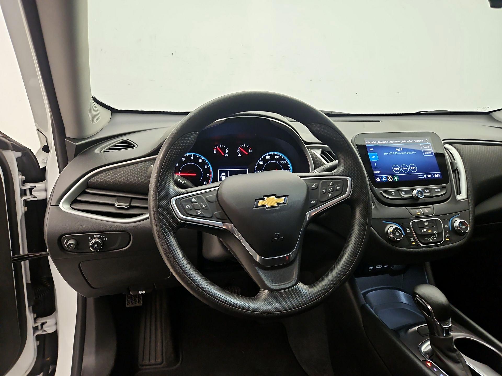 Thumbnail: 2022 Chevrolet Malibu - 10