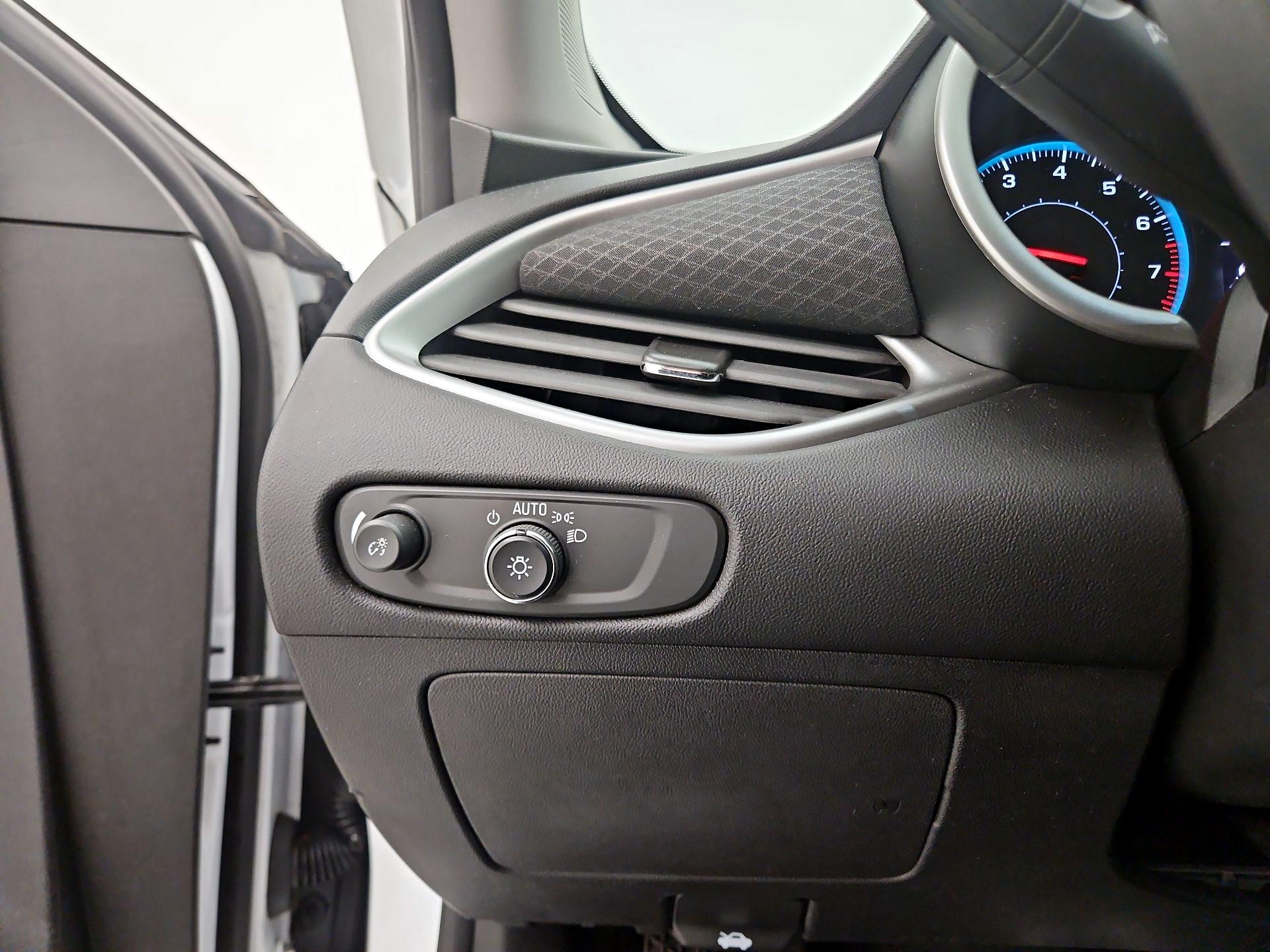 Thumbnail: 2022 Chevrolet Malibu - 13