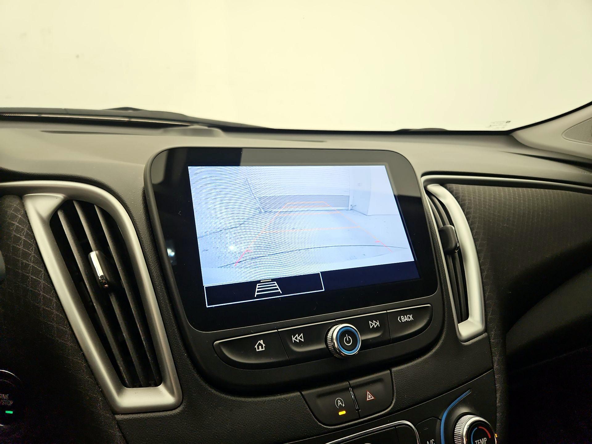 Thumbnail: 2022 Chevrolet Malibu - 14