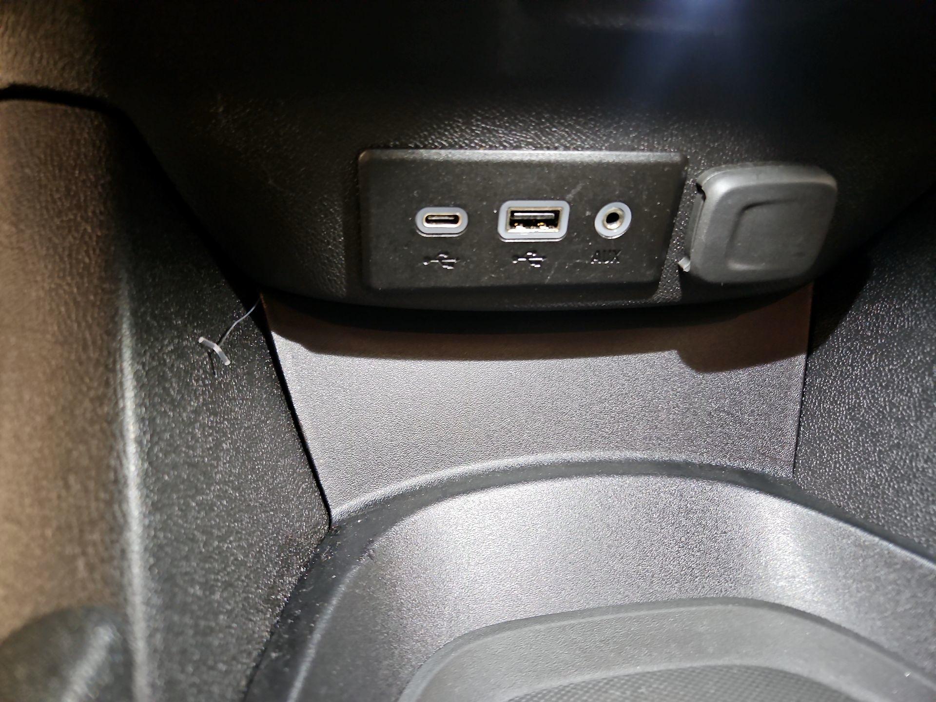 Thumbnail: 2022 Chevrolet Malibu - 18