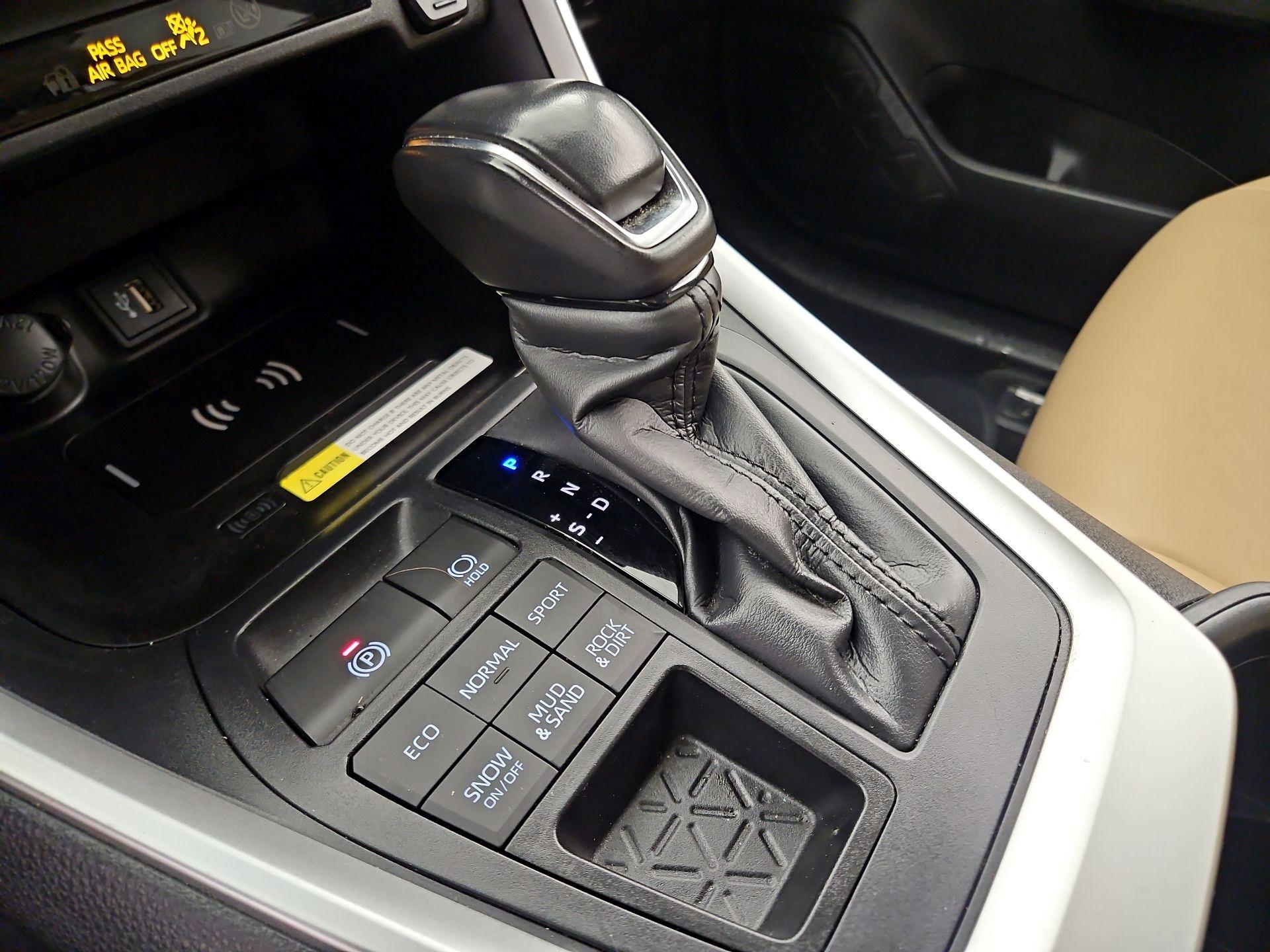 Thumbnail: 2023 Toyota RAV4 - 17