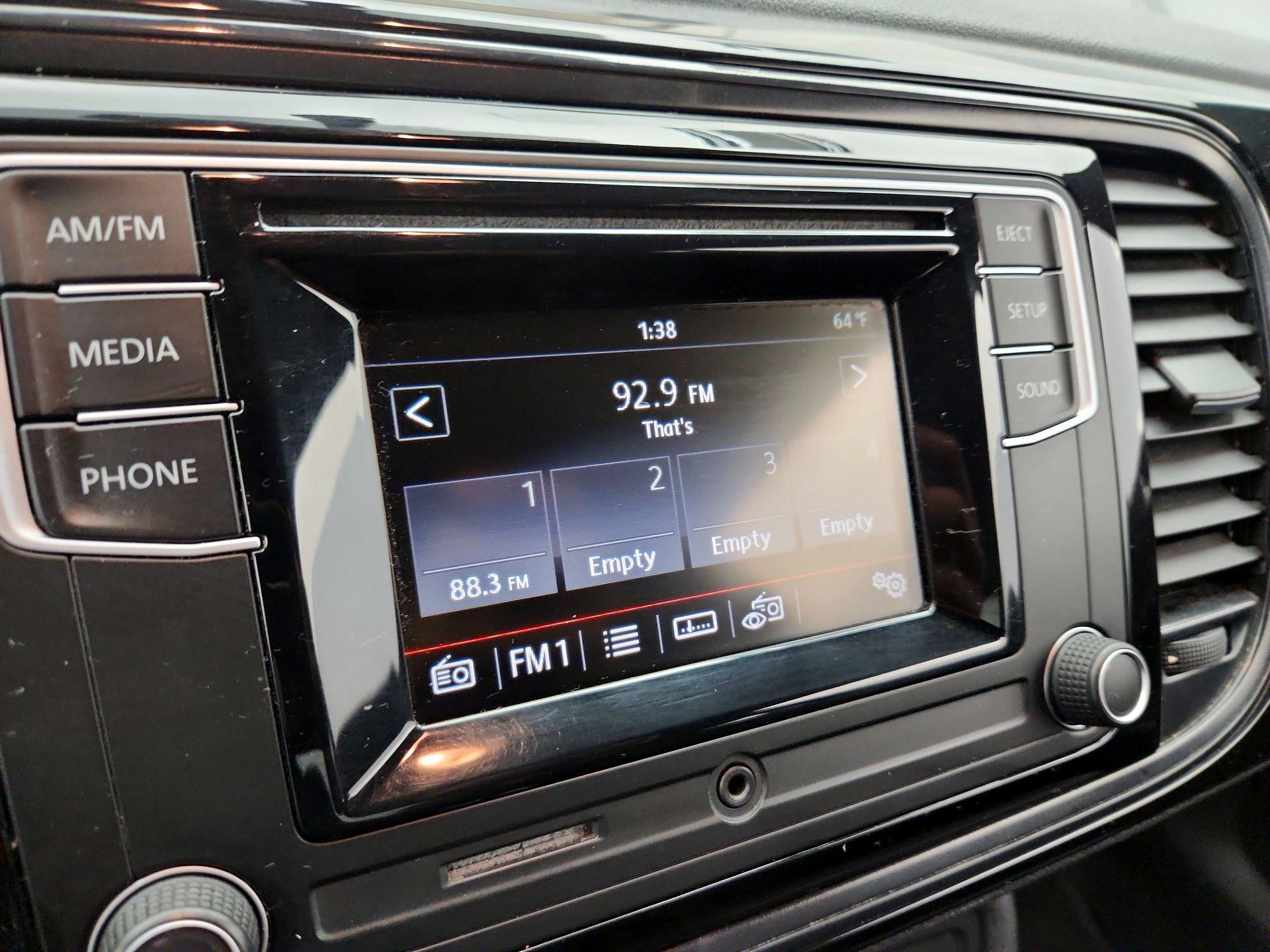 Thumbnail: 2016 Volkswagen Beetle - 14