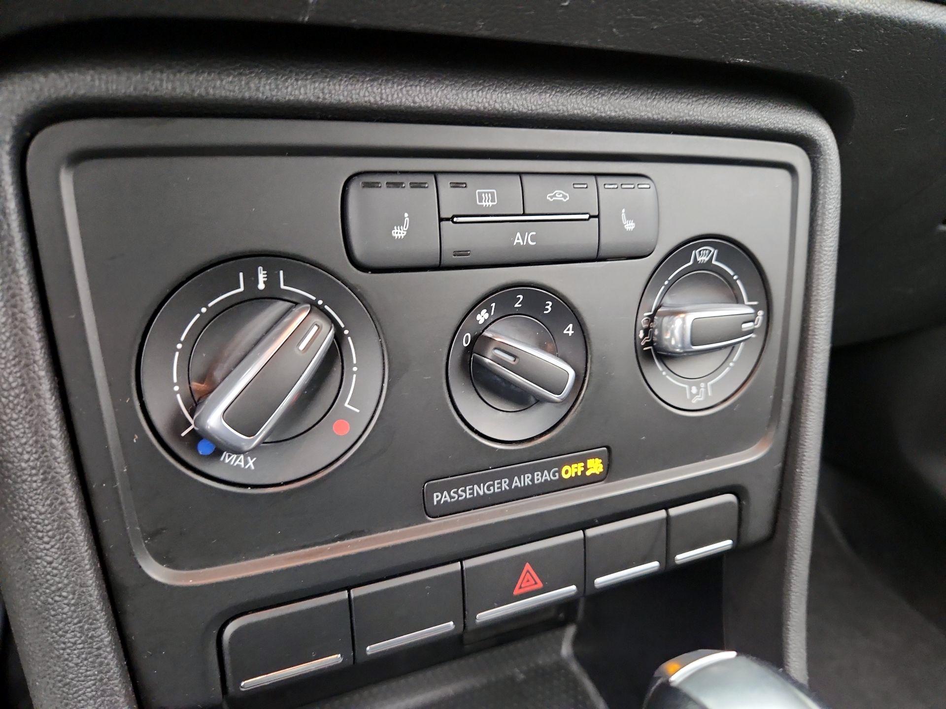 Thumbnail: 2016 Volkswagen Beetle - 15