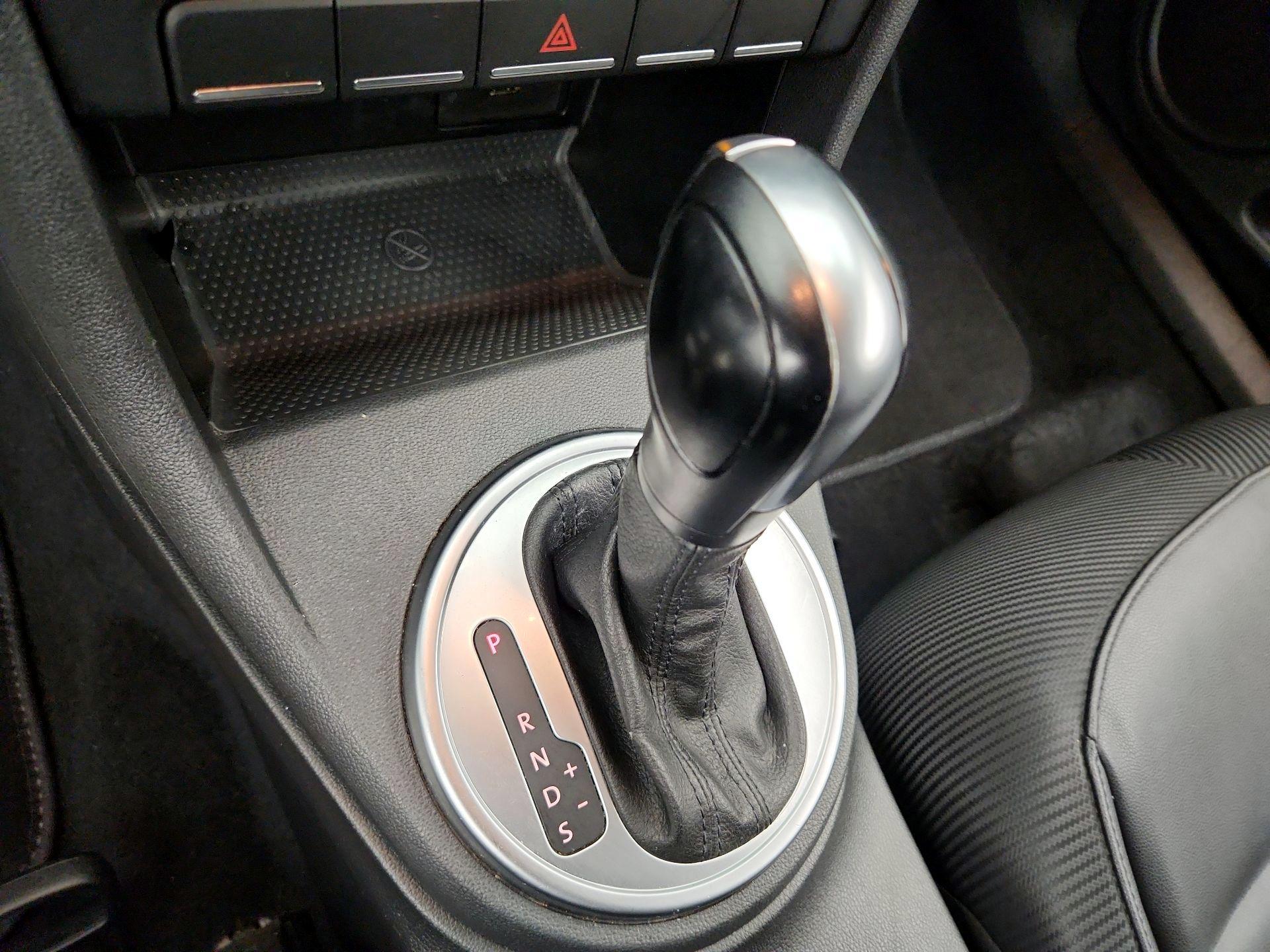 Thumbnail: 2016 Volkswagen Beetle - 16