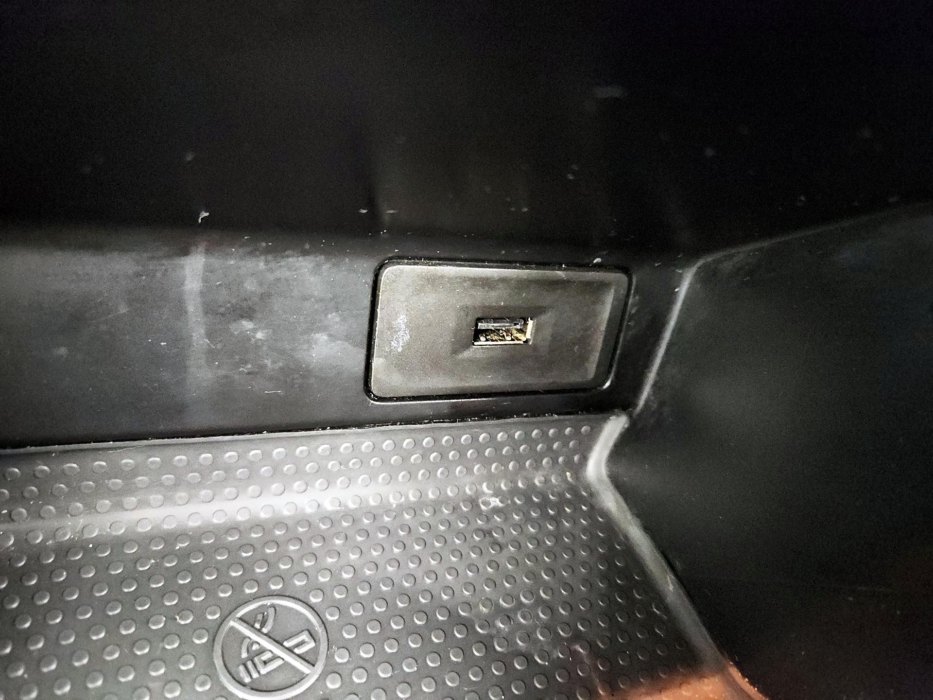 Thumbnail: 2016 Volkswagen Beetle - 17