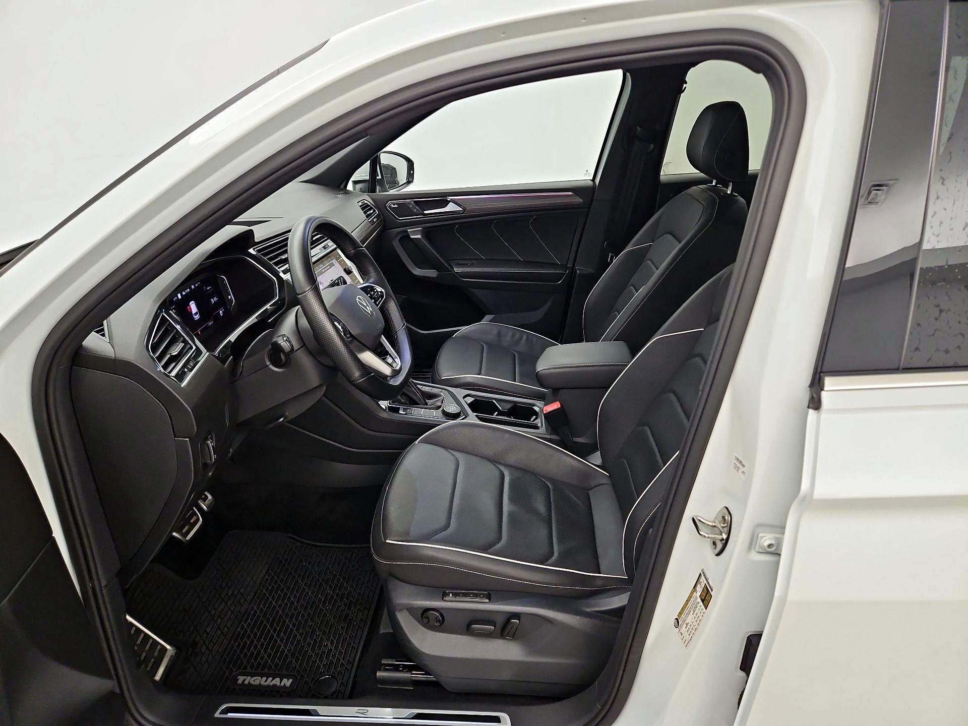 Thumbnail: 2022 Volkswagen Tiguan - 11