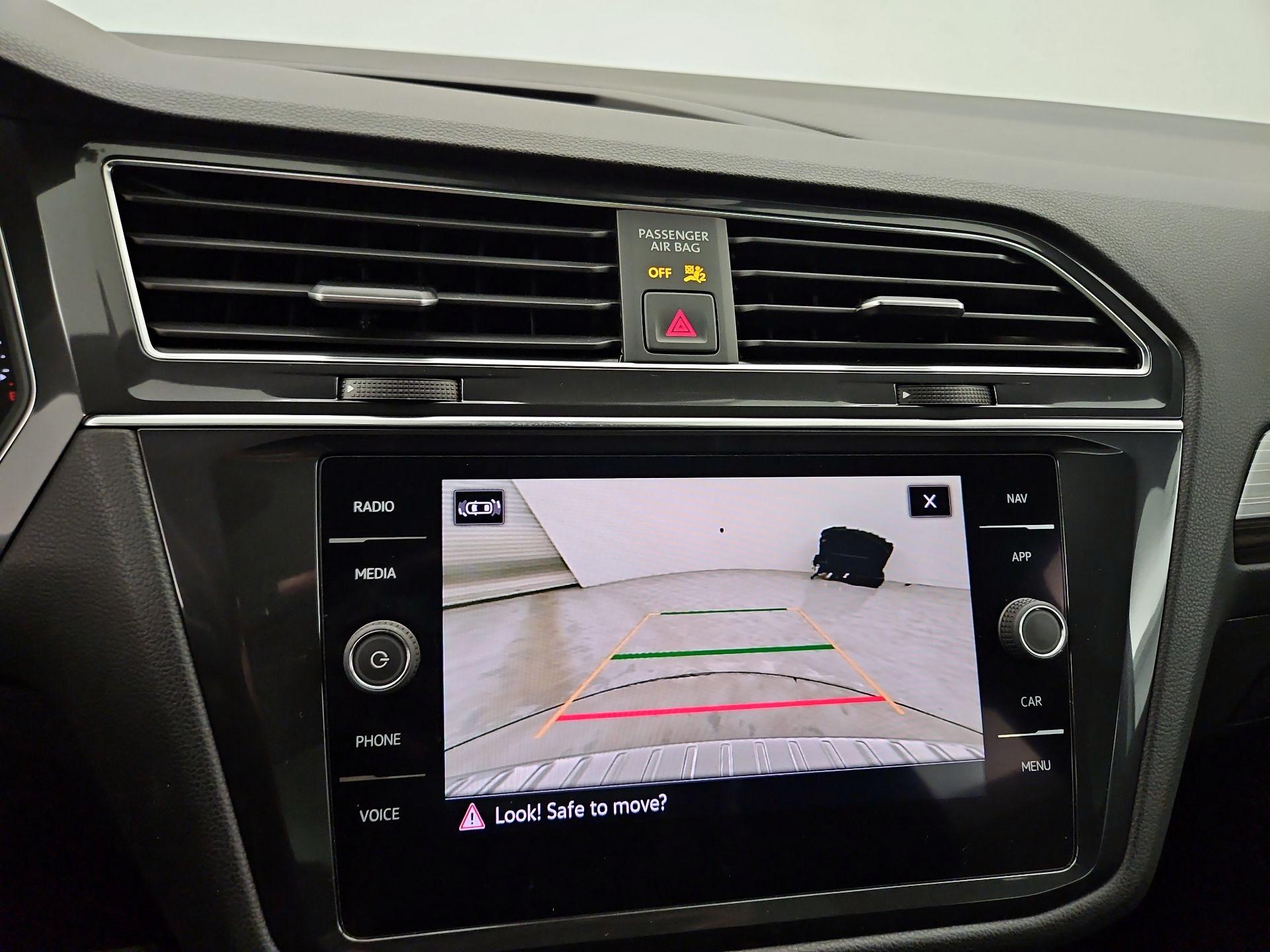 Thumbnail: 2022 Volkswagen Tiguan - 15