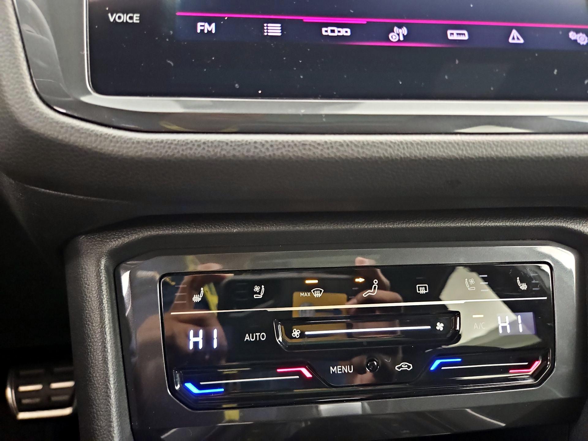 Thumbnail: 2022 Volkswagen Tiguan - 17