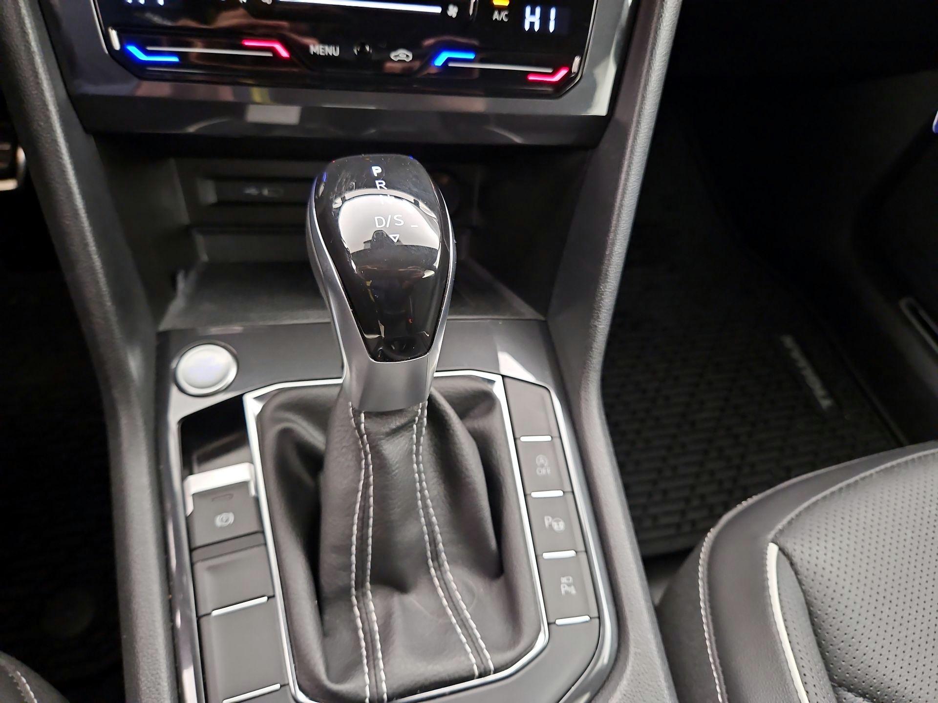 Thumbnail: 2022 Volkswagen Tiguan - 18