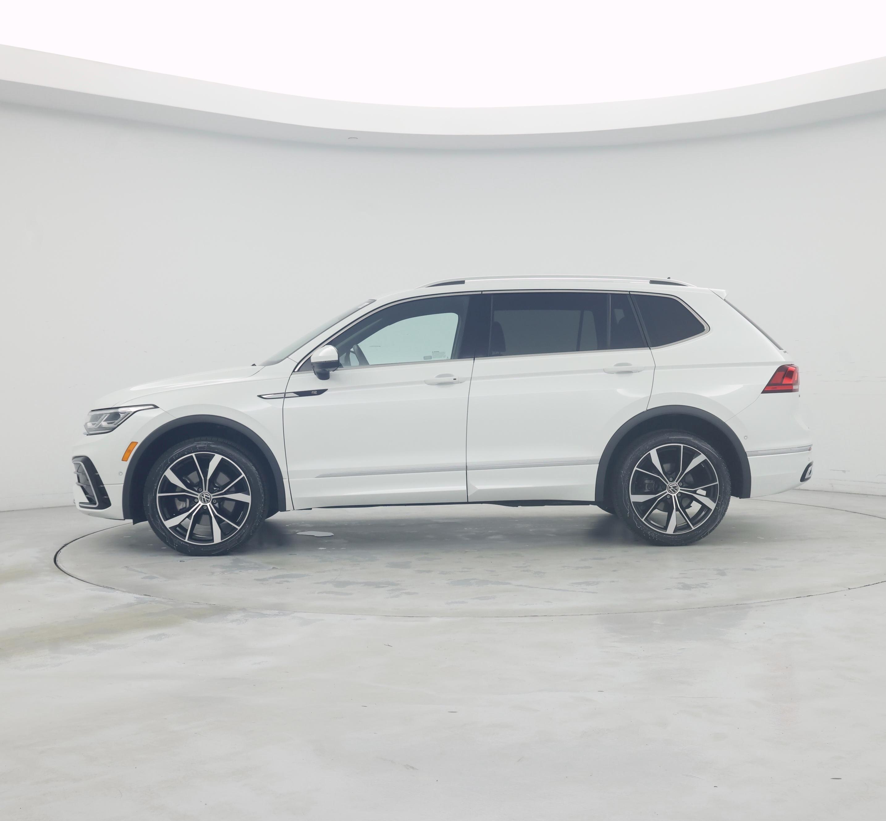 Thumbnail: 2022 Volkswagen Tiguan - 3