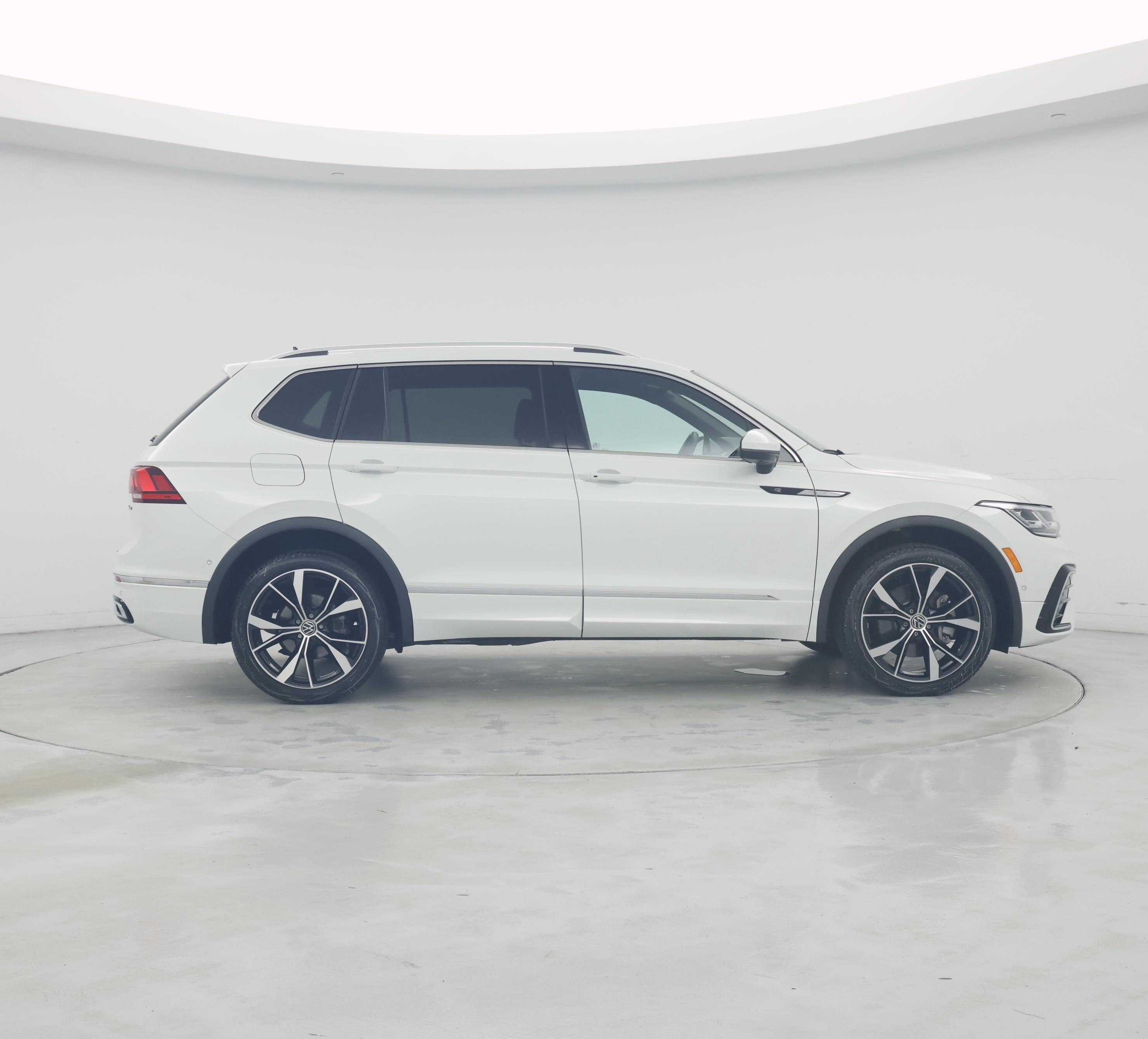 Thumbnail: 2022 Volkswagen Tiguan - 7