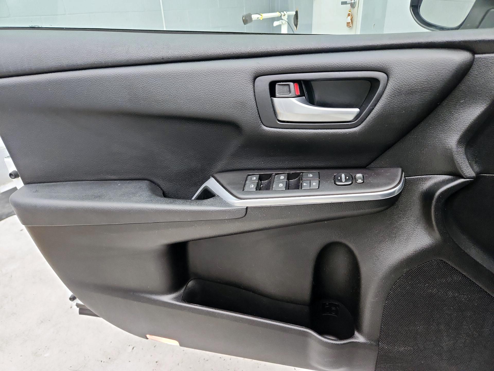 Thumbnail: 2017 Toyota Camry - 12