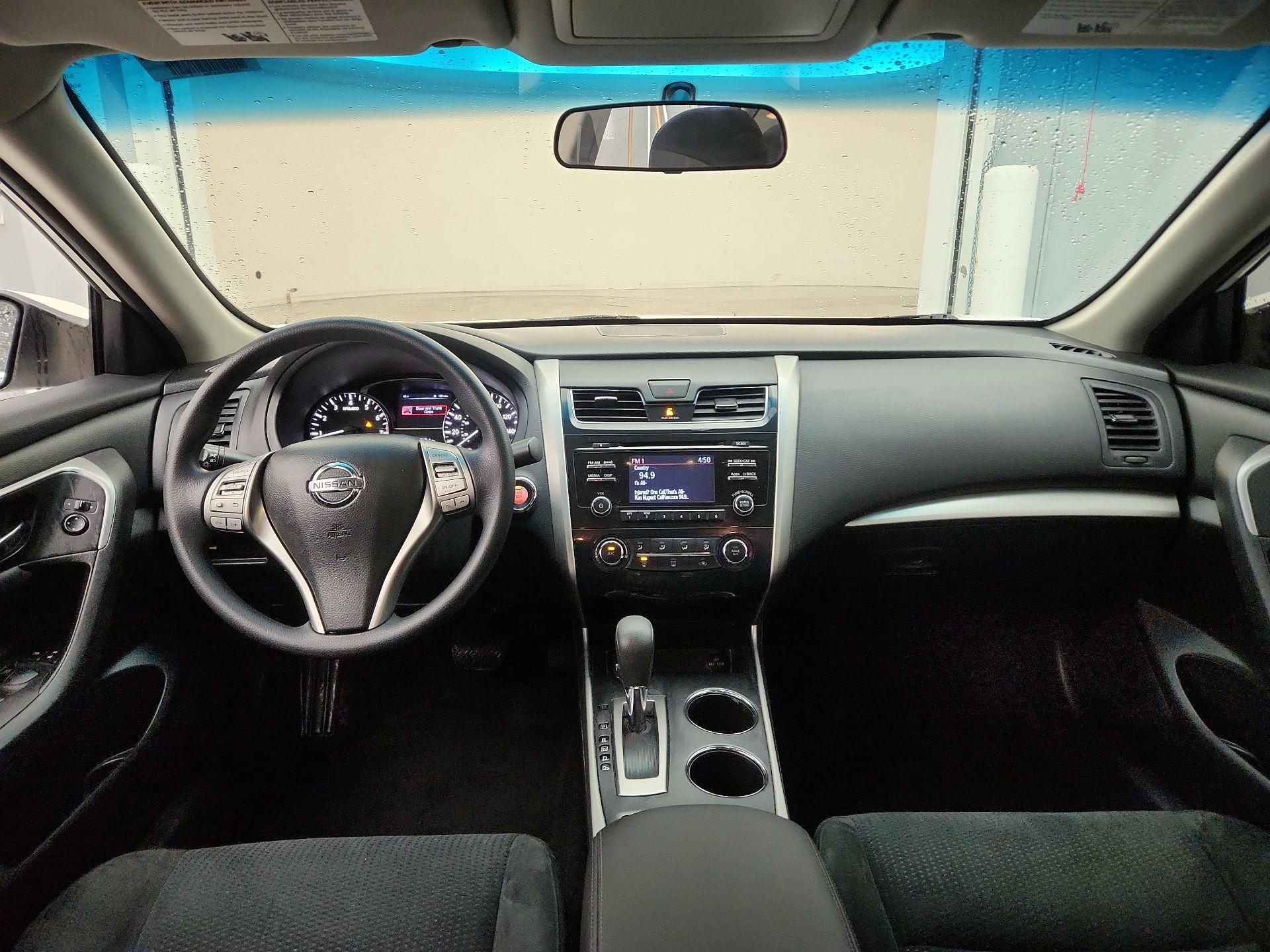 Thumbnail: 2015 Nissan Altima - 9