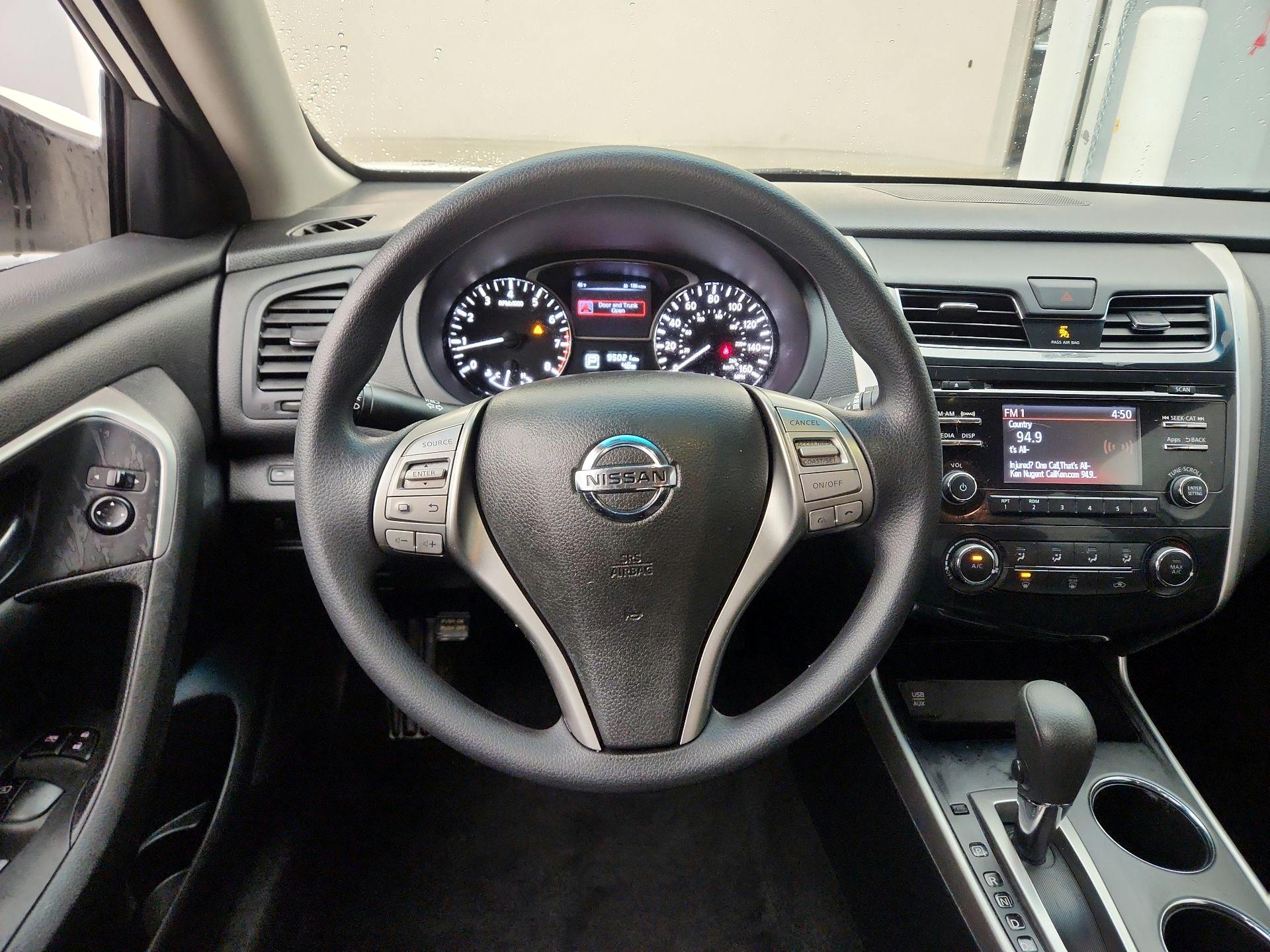 Thumbnail: 2015 Nissan Altima - 10