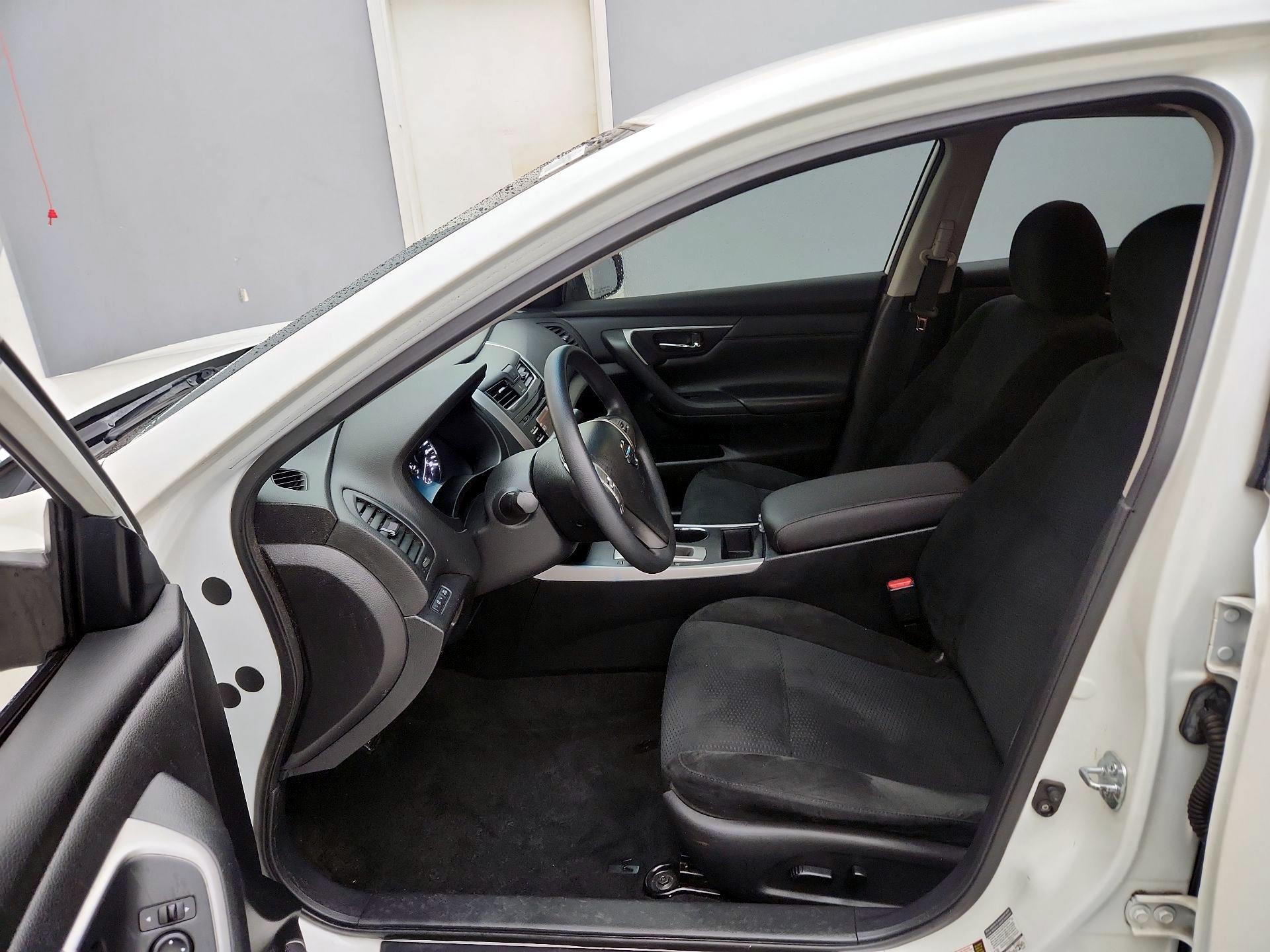 Thumbnail: 2015 Nissan Altima - 11