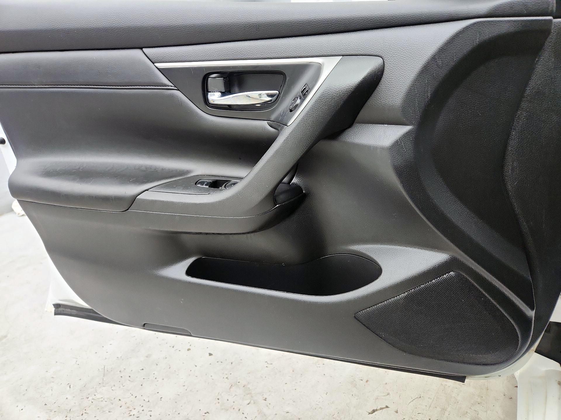 Thumbnail: 2015 Nissan Altima - 12