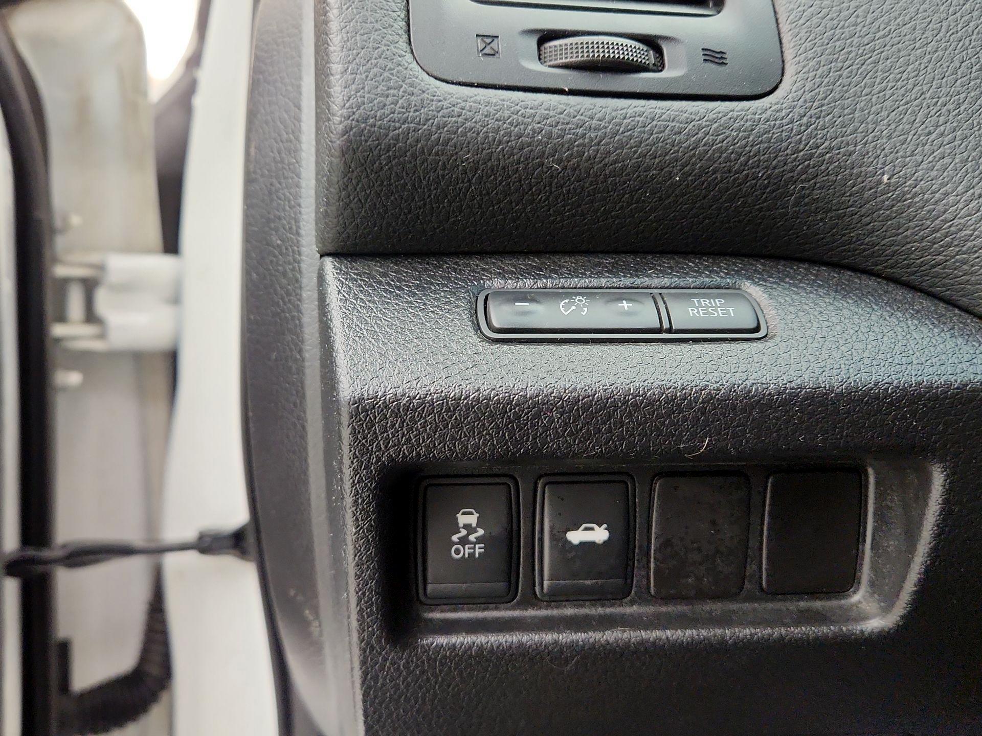 Thumbnail: 2015 Nissan Altima - 13