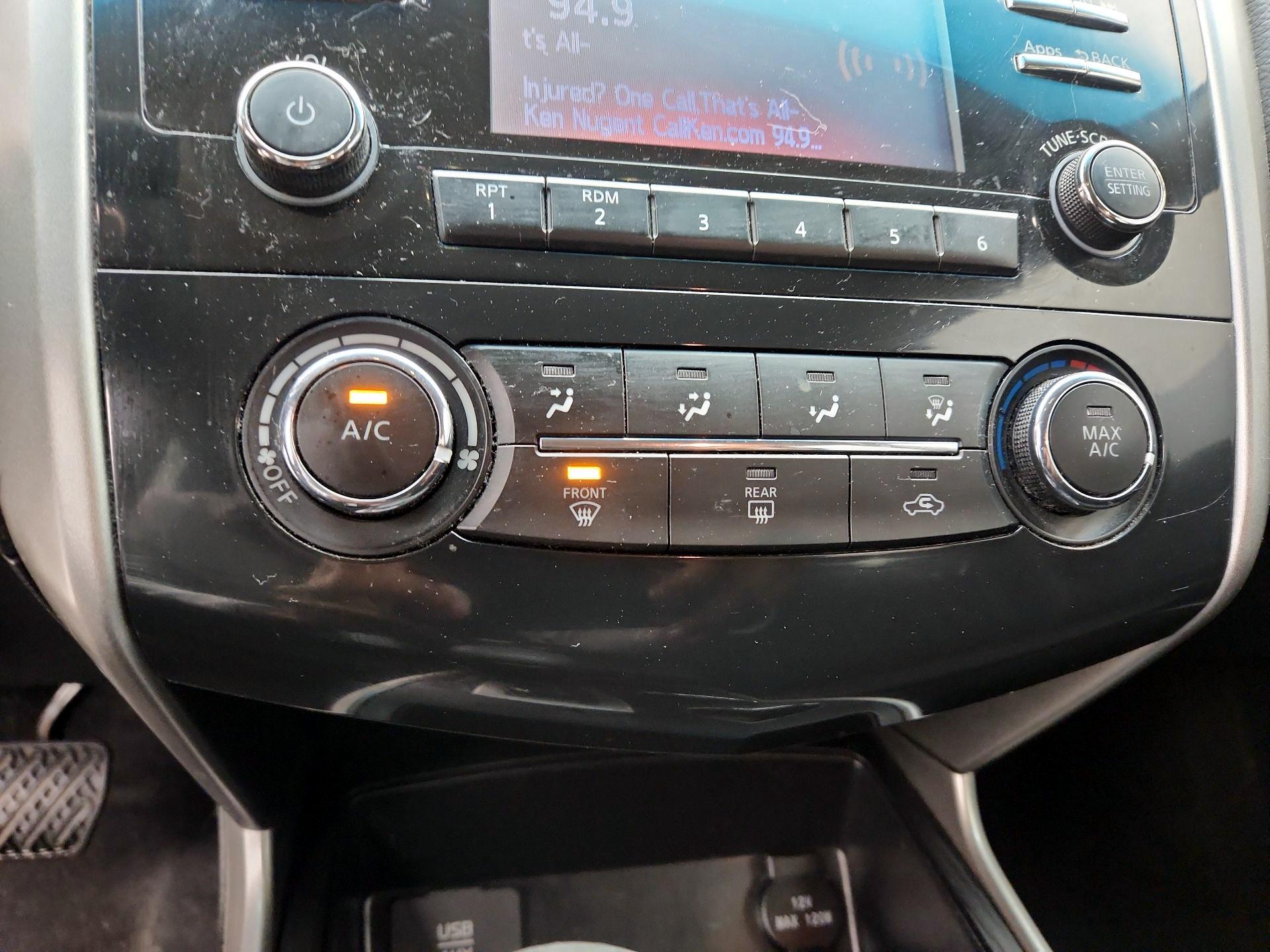 Thumbnail: 2015 Nissan Altima - 16