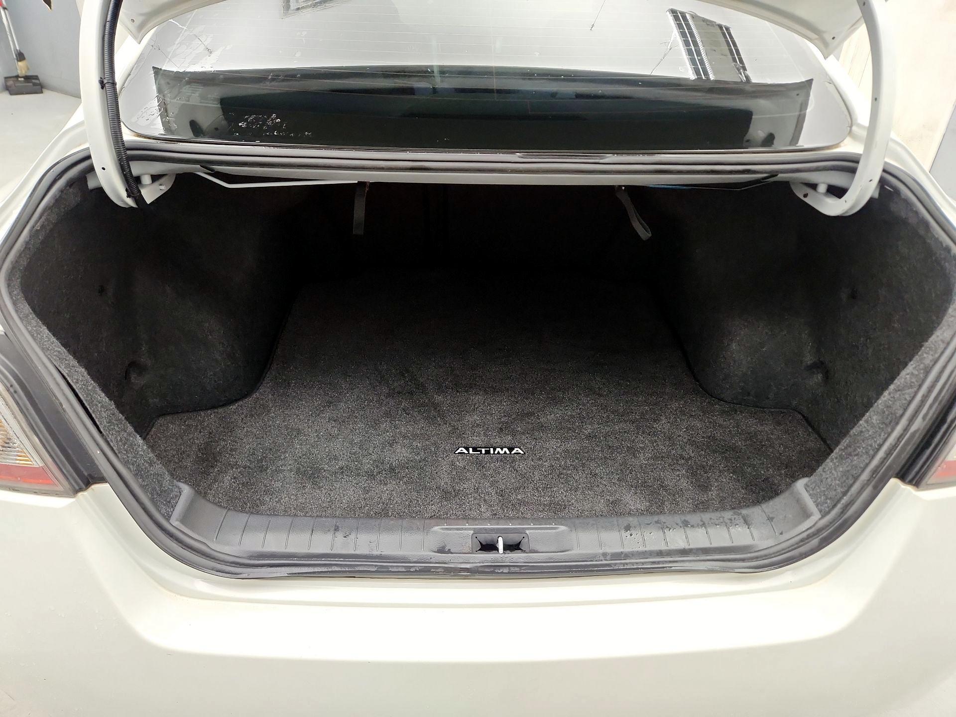 Thumbnail: 2015 Nissan Altima - 20