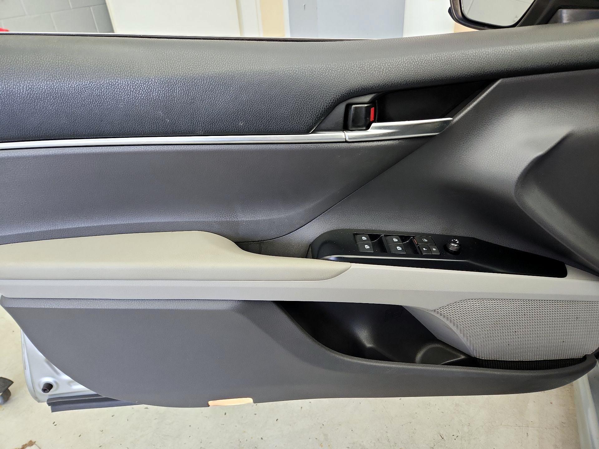 Thumbnail: 2018 Toyota Camry - 12