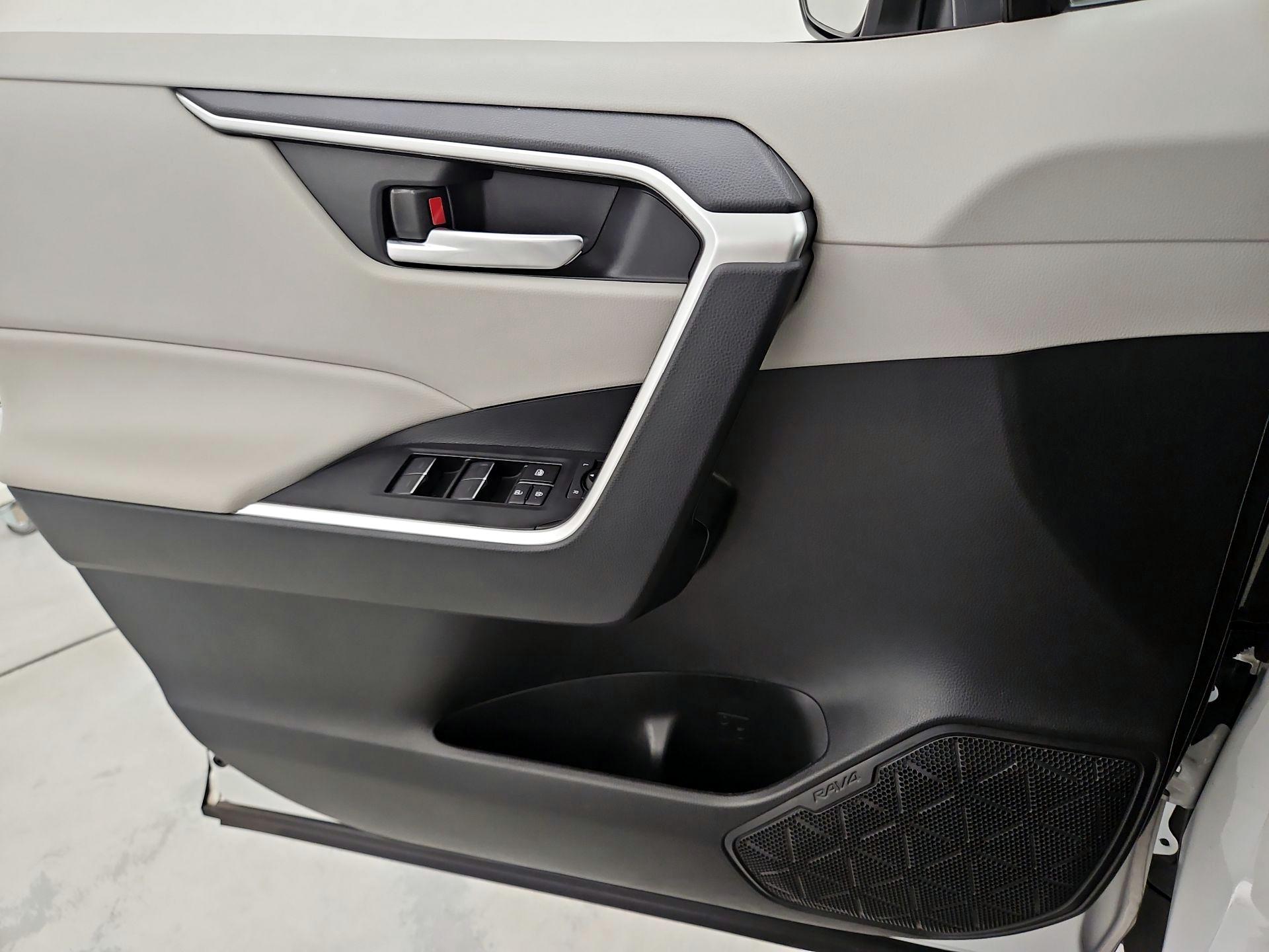 Thumbnail: 2024 Toyota RAV4 - 12