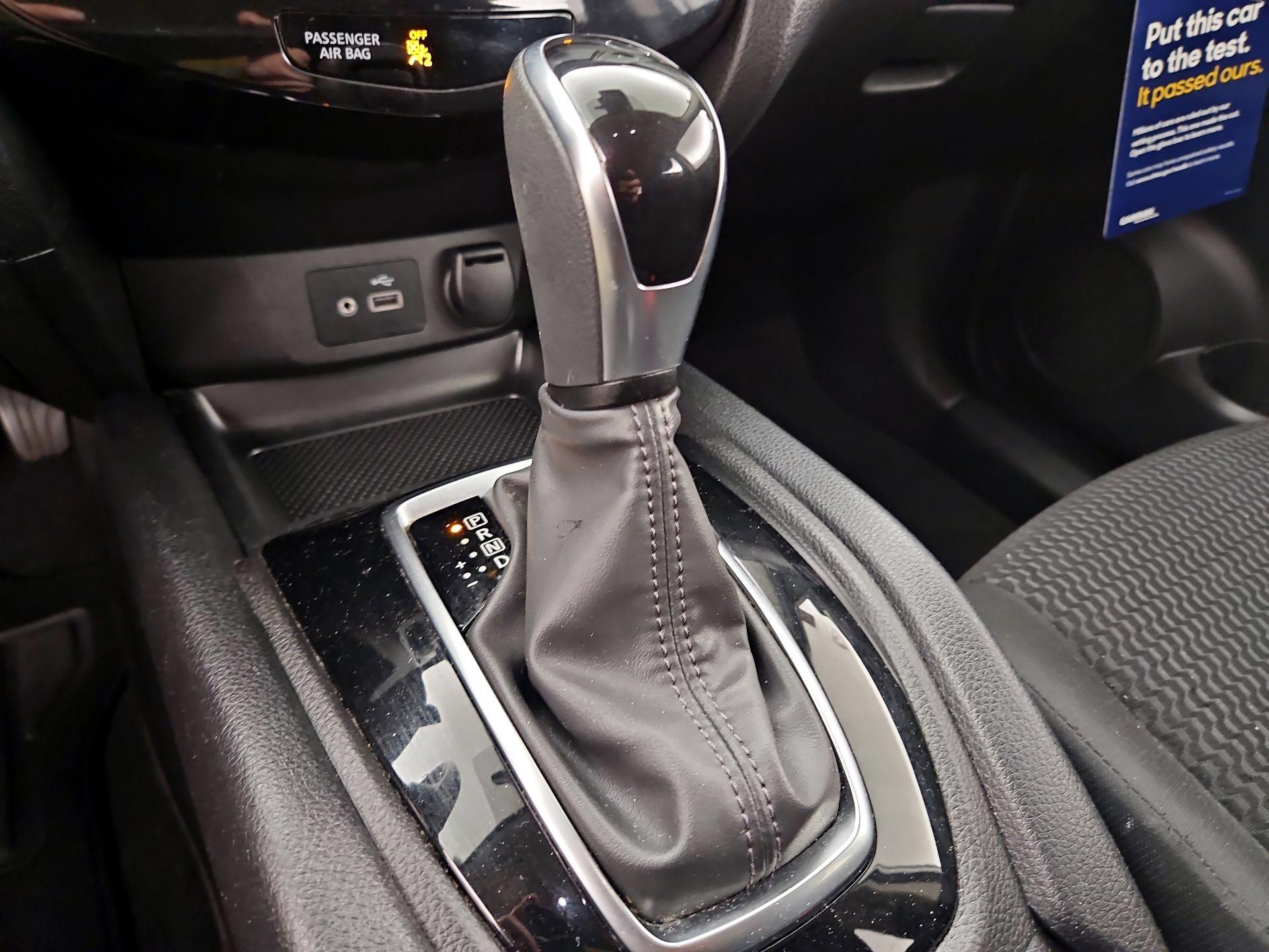 Thumbnail: 2021 Nissan Rogue Sport - 17