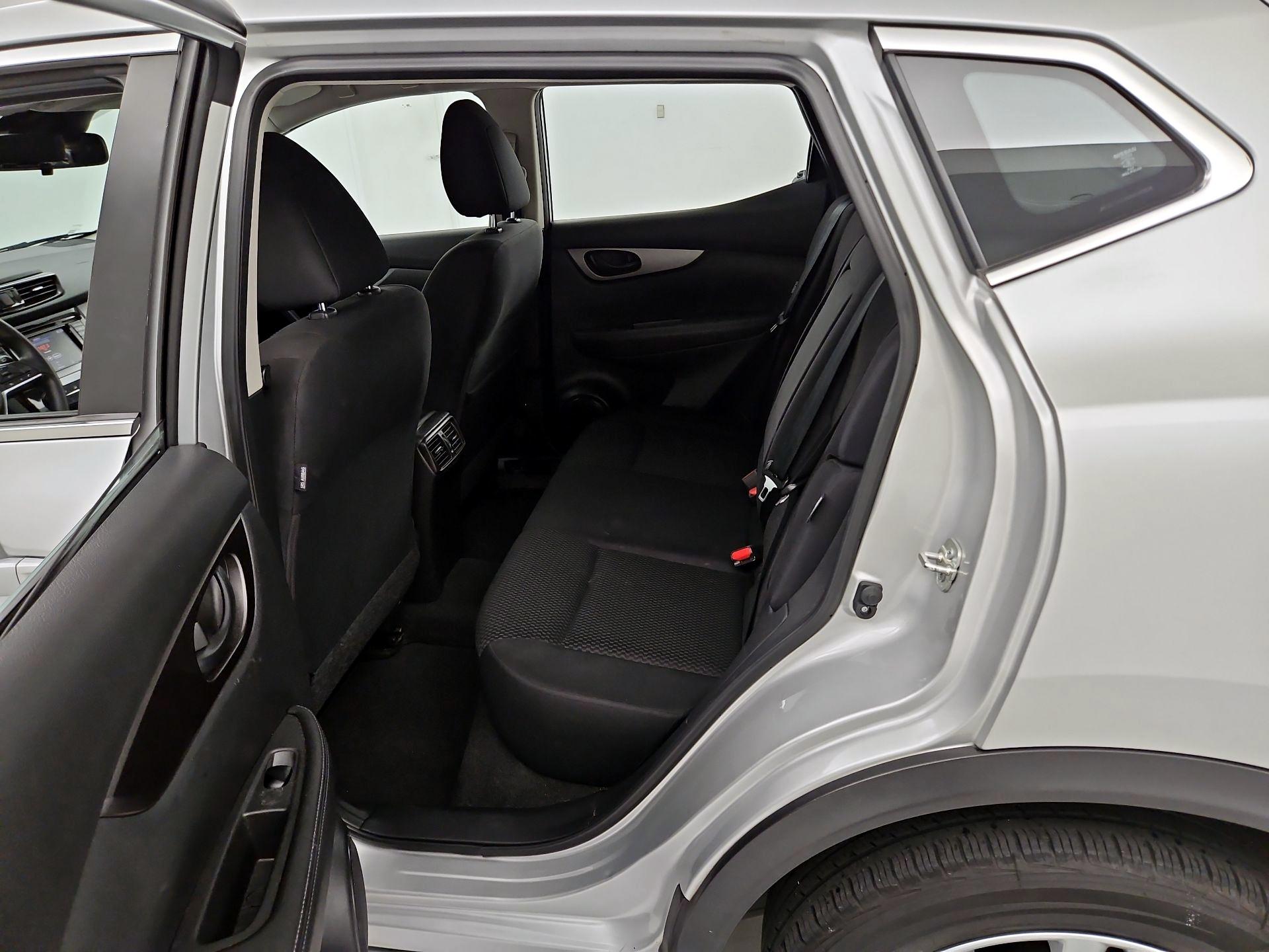 Thumbnail: 2021 Nissan Rogue Sport - 19