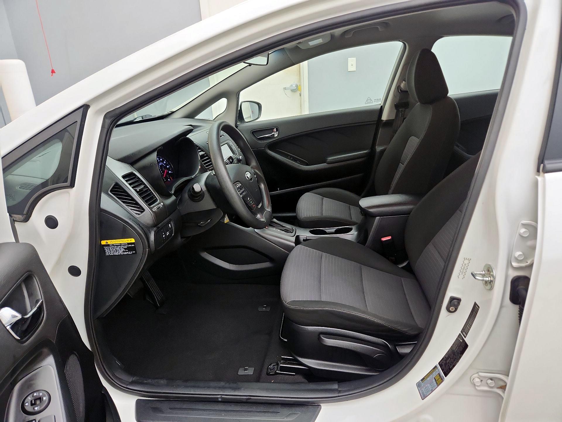 Thumbnail: 2016 Kia Forte - 11