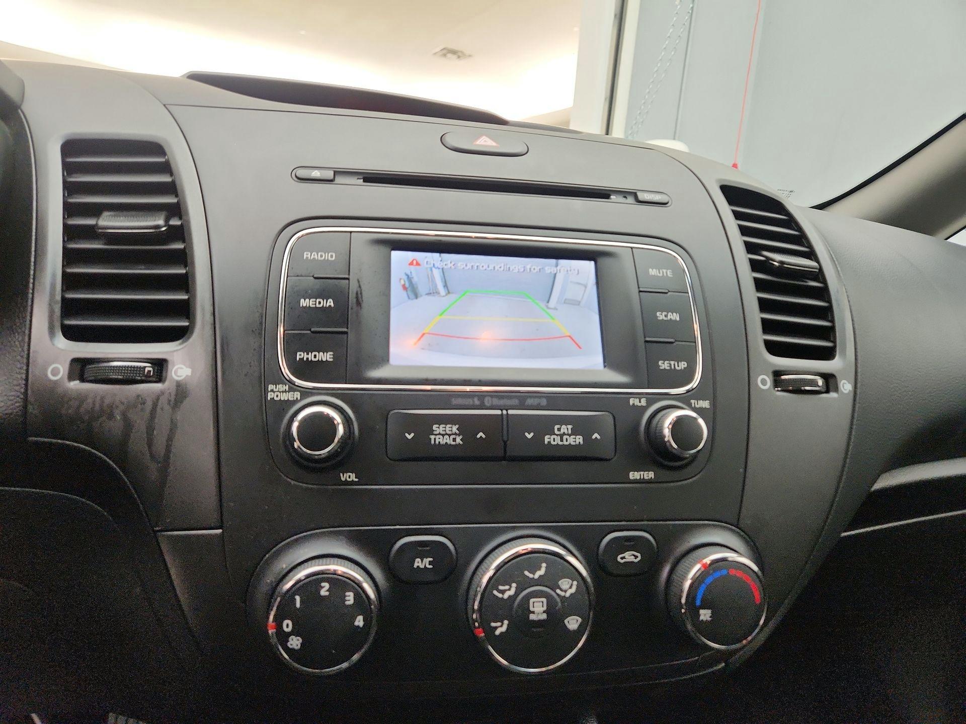 Thumbnail: 2016 Kia Forte - 14