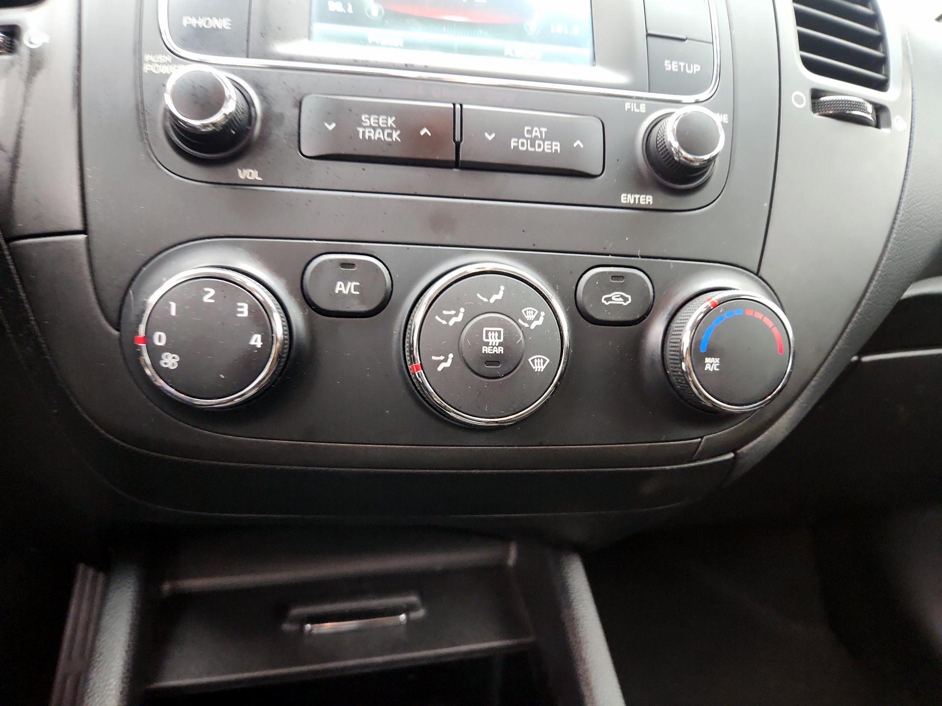 Thumbnail: 2016 Kia Forte - 16