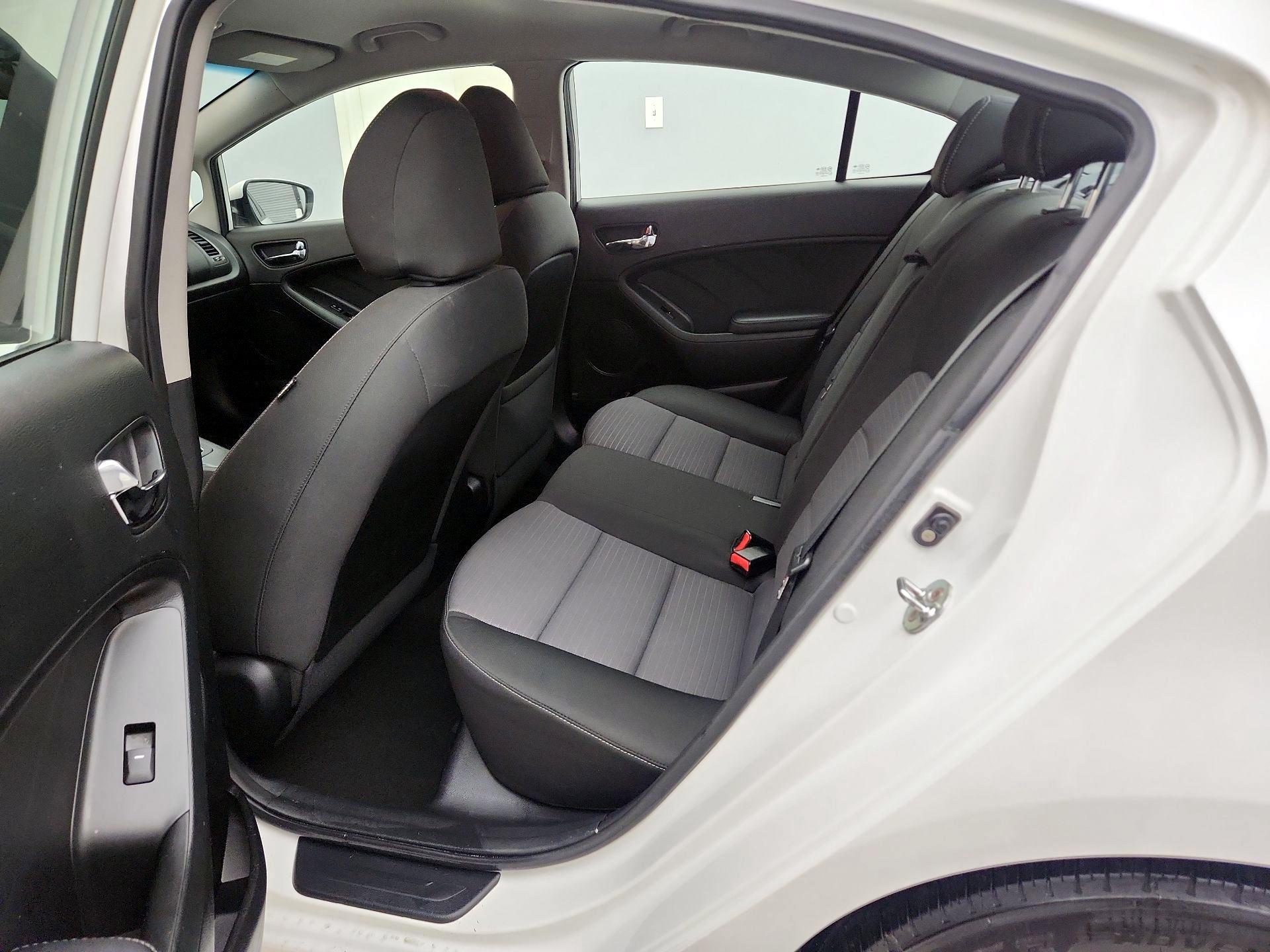 Thumbnail: 2016 Kia Forte - 19