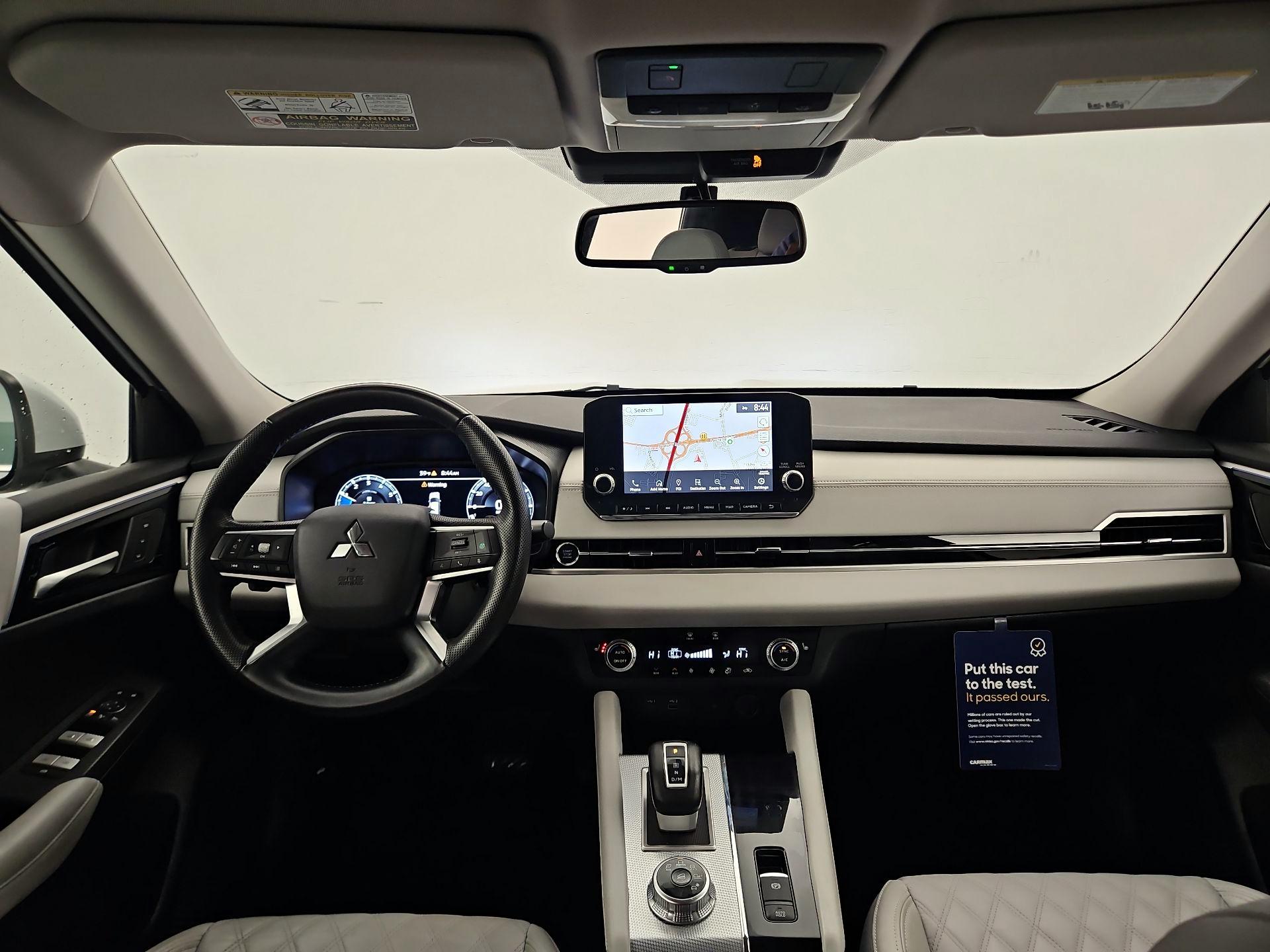 Thumbnail: 2023 Mitsubishi Outlander - 9