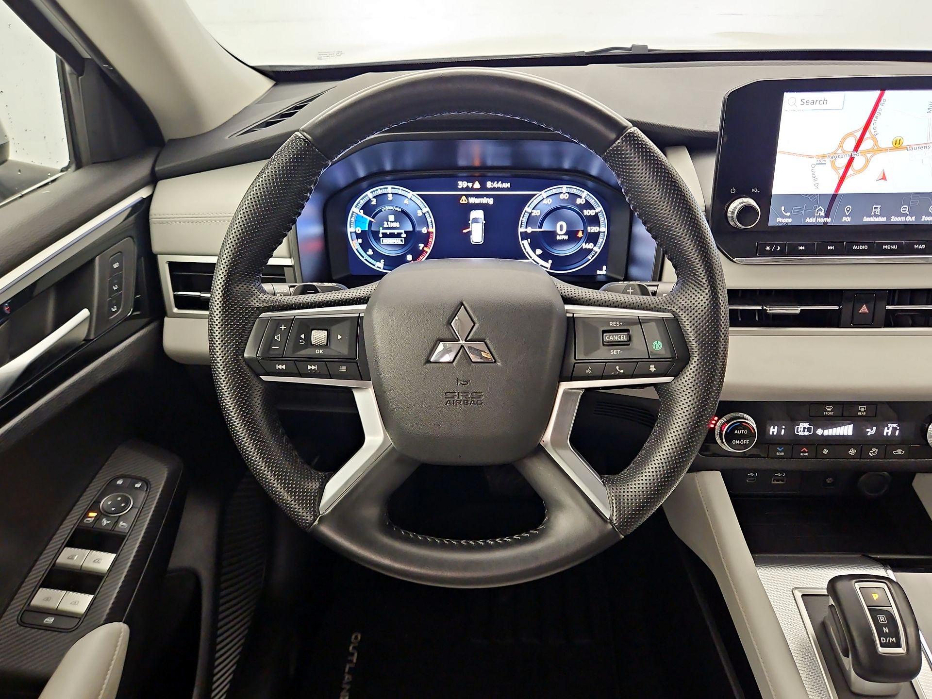 Thumbnail: 2023 Mitsubishi Outlander - 10