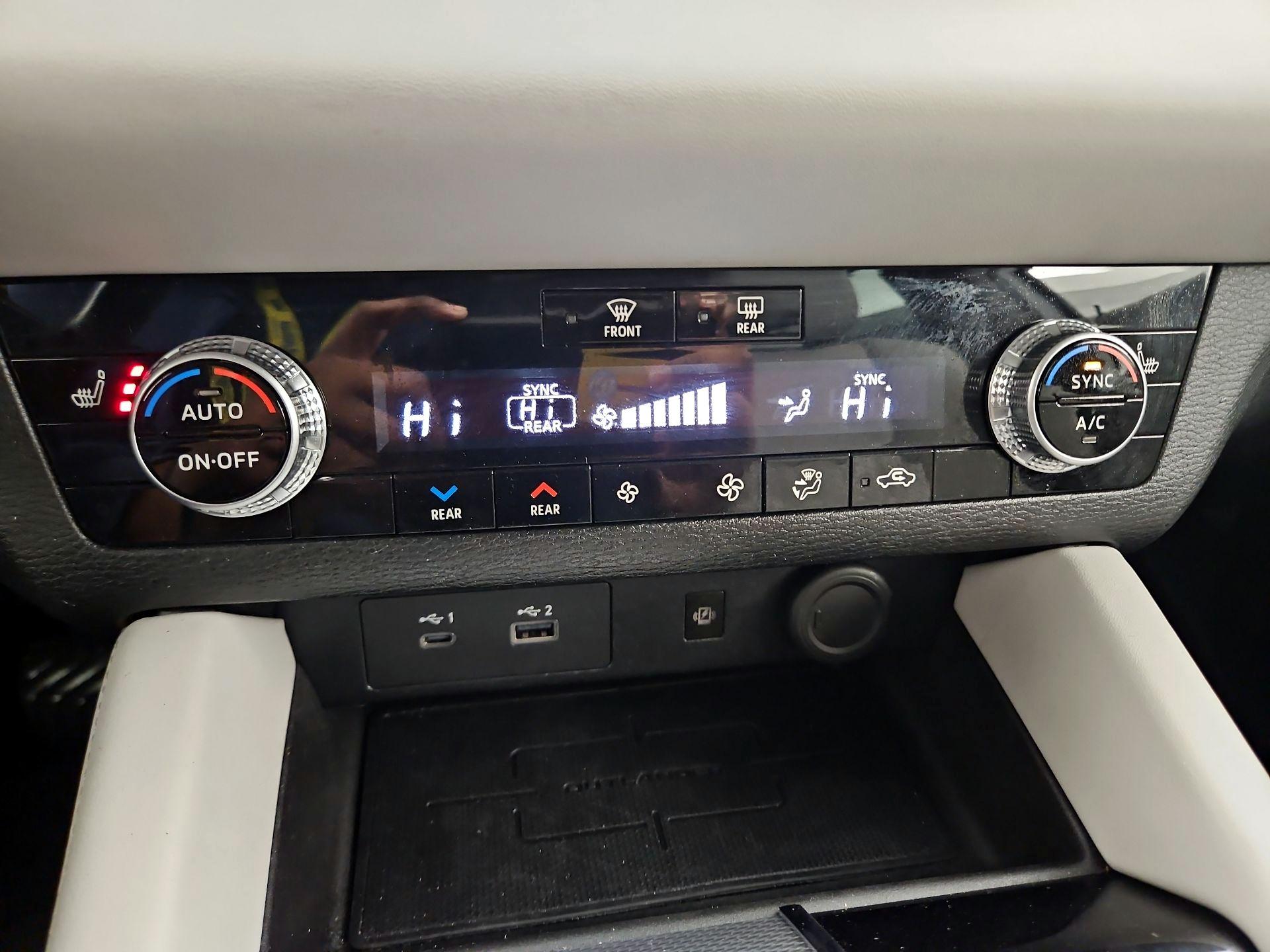 Thumbnail: 2023 Mitsubishi Outlander - 17