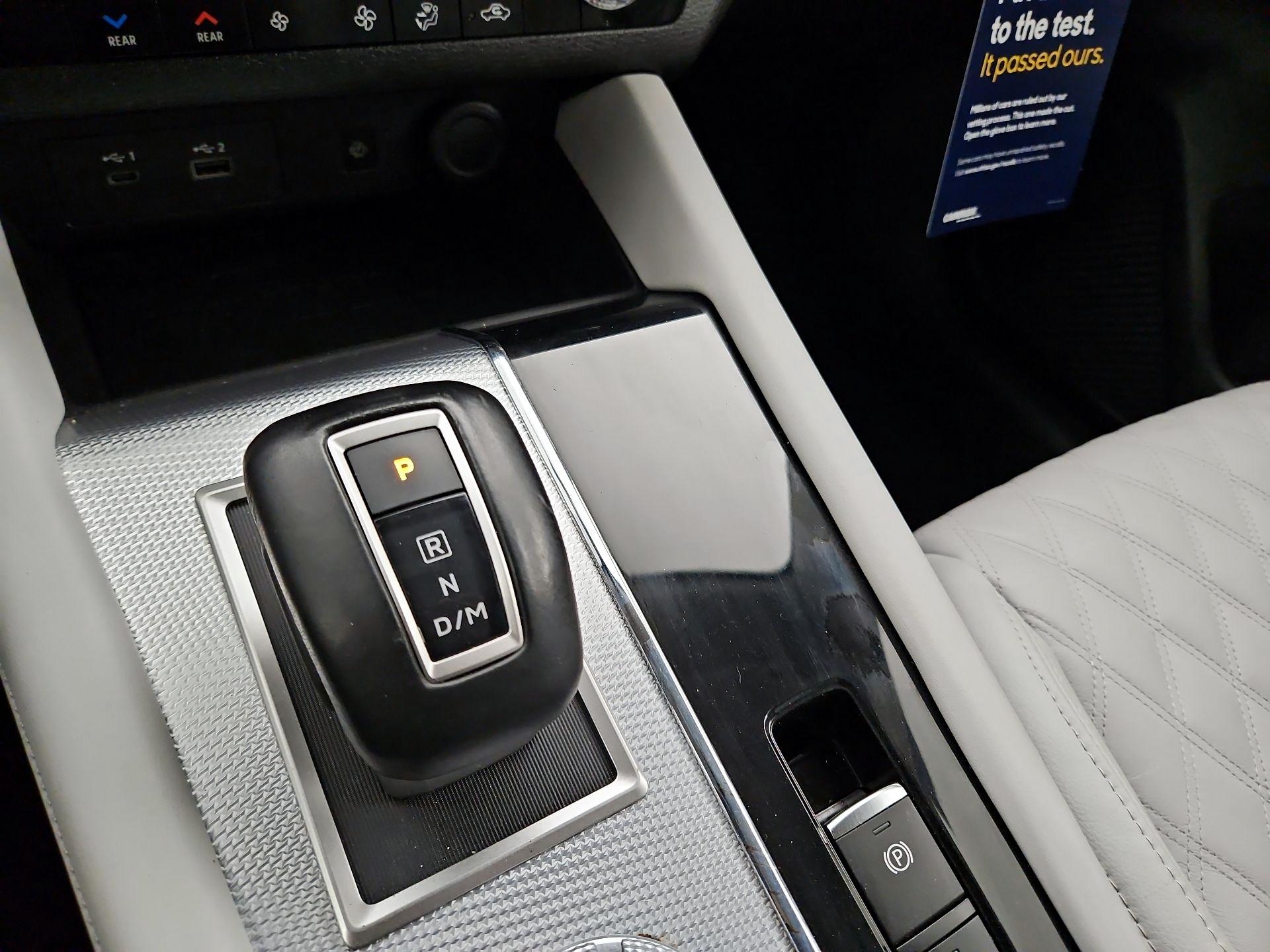 Thumbnail: 2023 Mitsubishi Outlander - 18