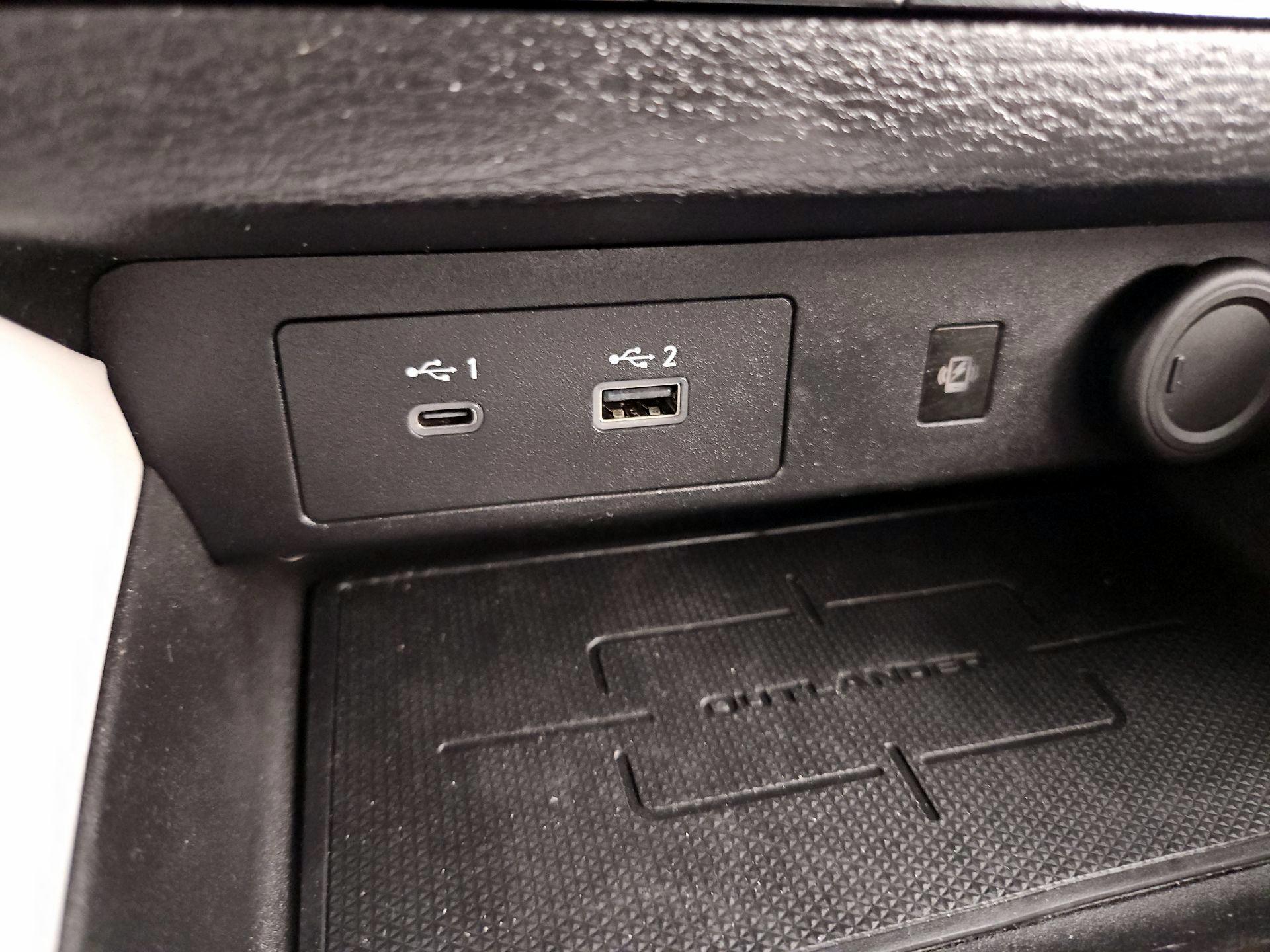 Thumbnail: 2023 Mitsubishi Outlander - 19