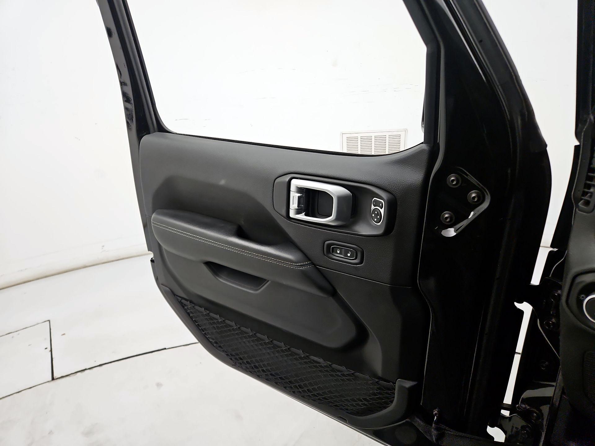 Thumbnail: 2020 Jeep Gladiator - 12