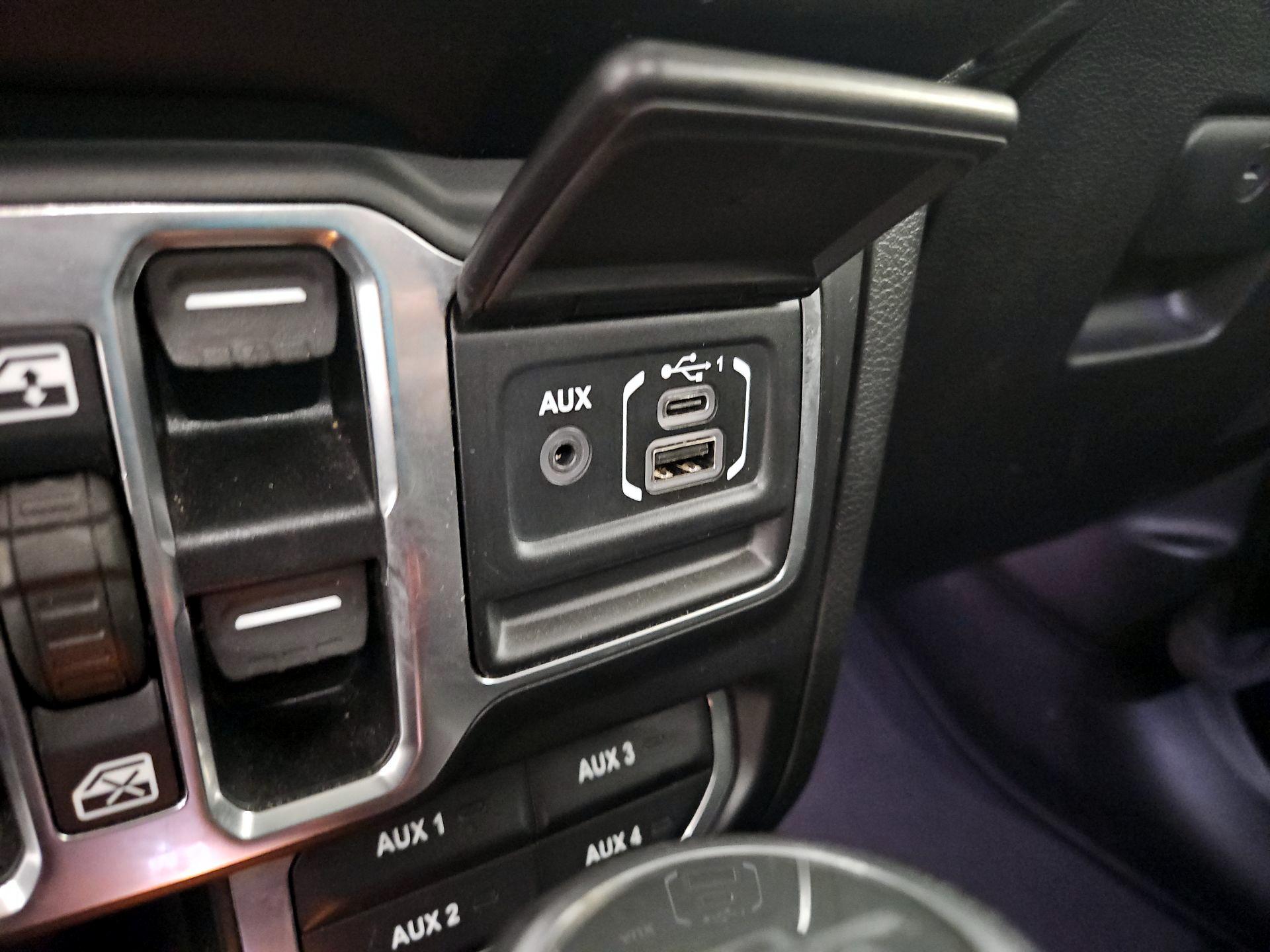 Thumbnail: 2020 Jeep Gladiator - 19