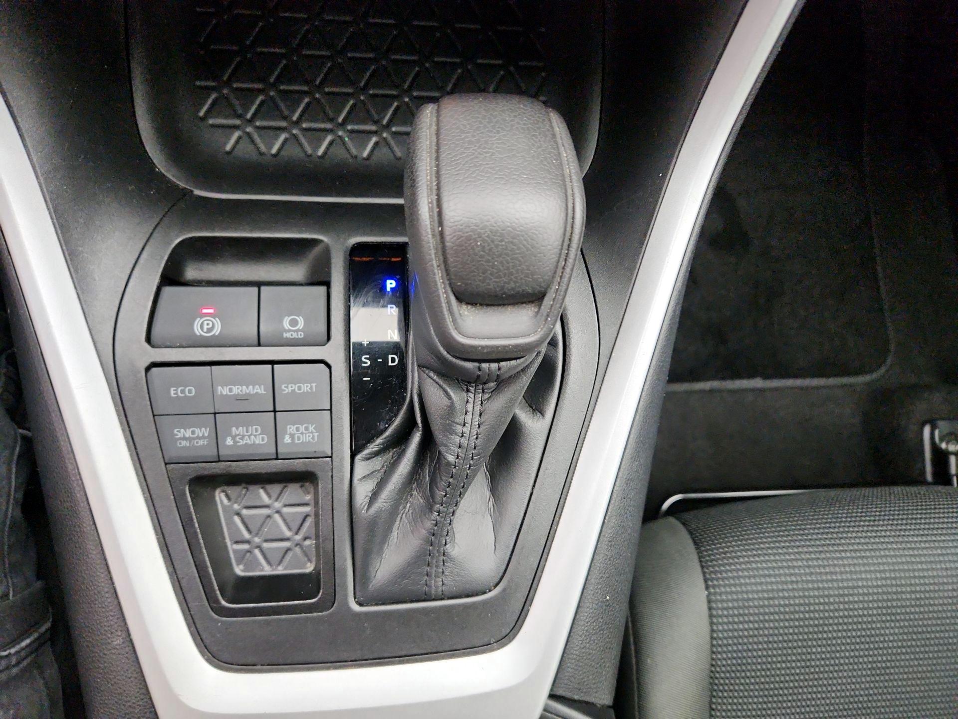 Thumbnail: 2023 Toyota RAV4 - 17