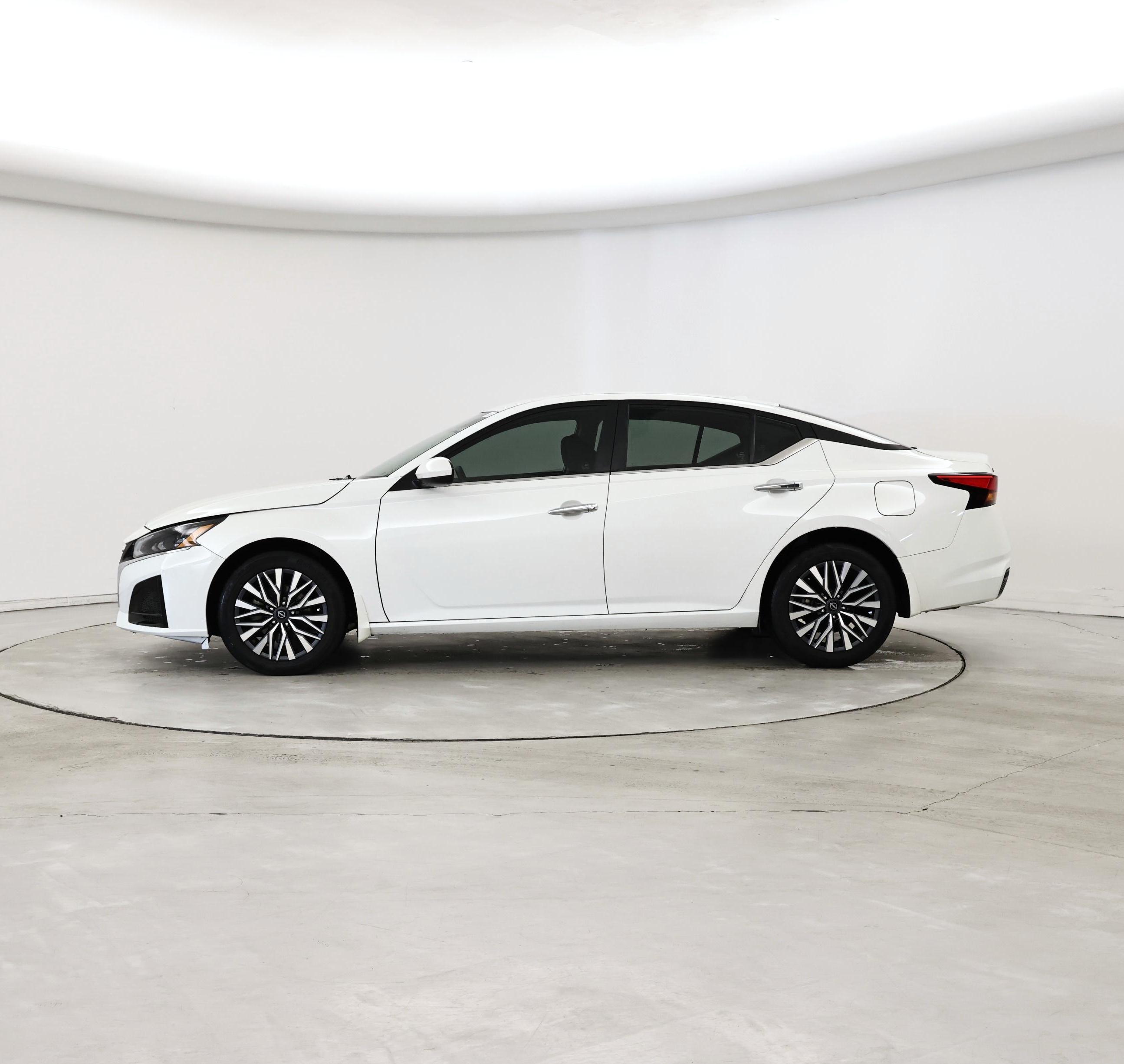 Thumbnail: 2023 Nissan Altima - 3