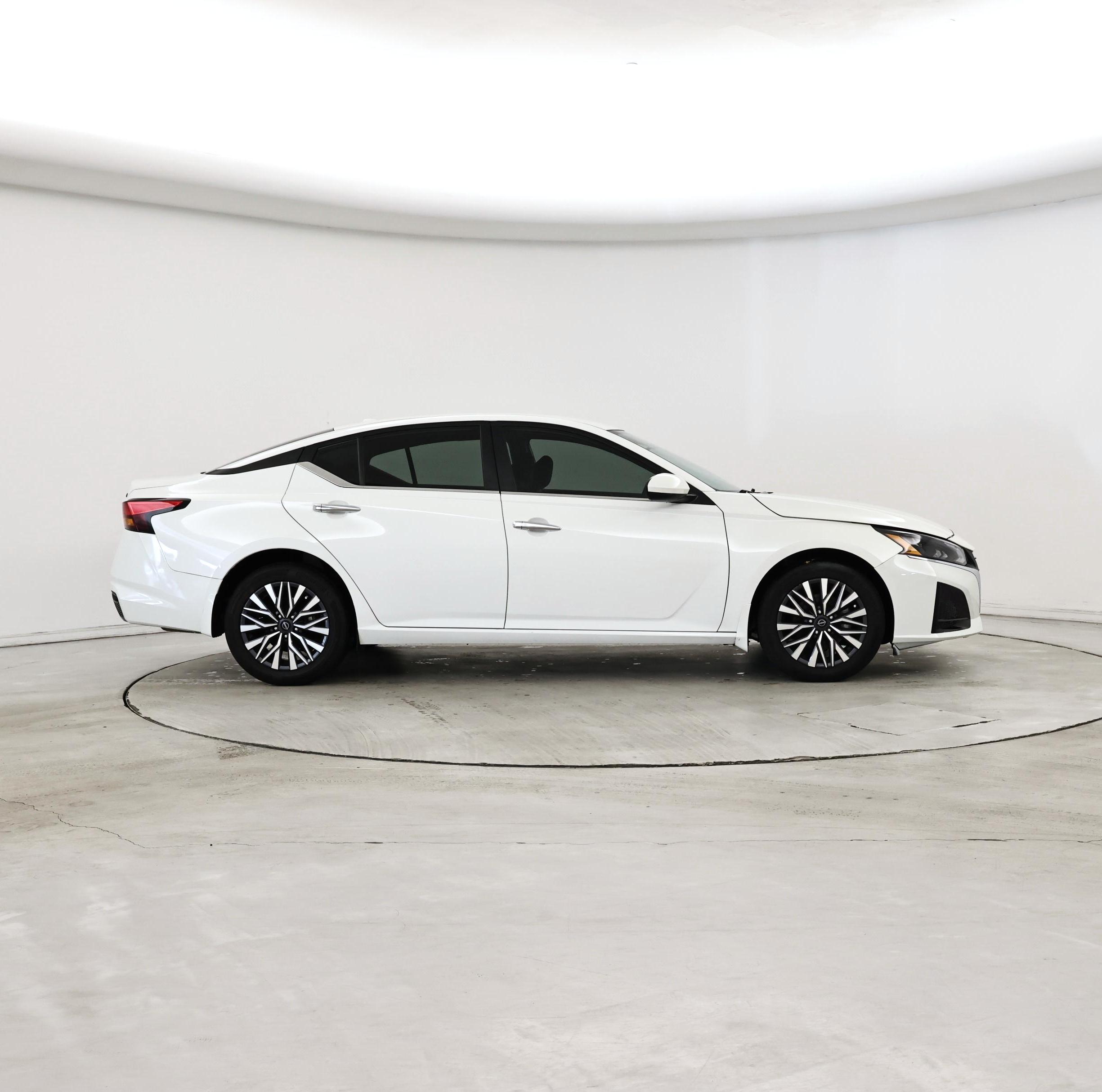 Thumbnail: 2023 Nissan Altima - 7